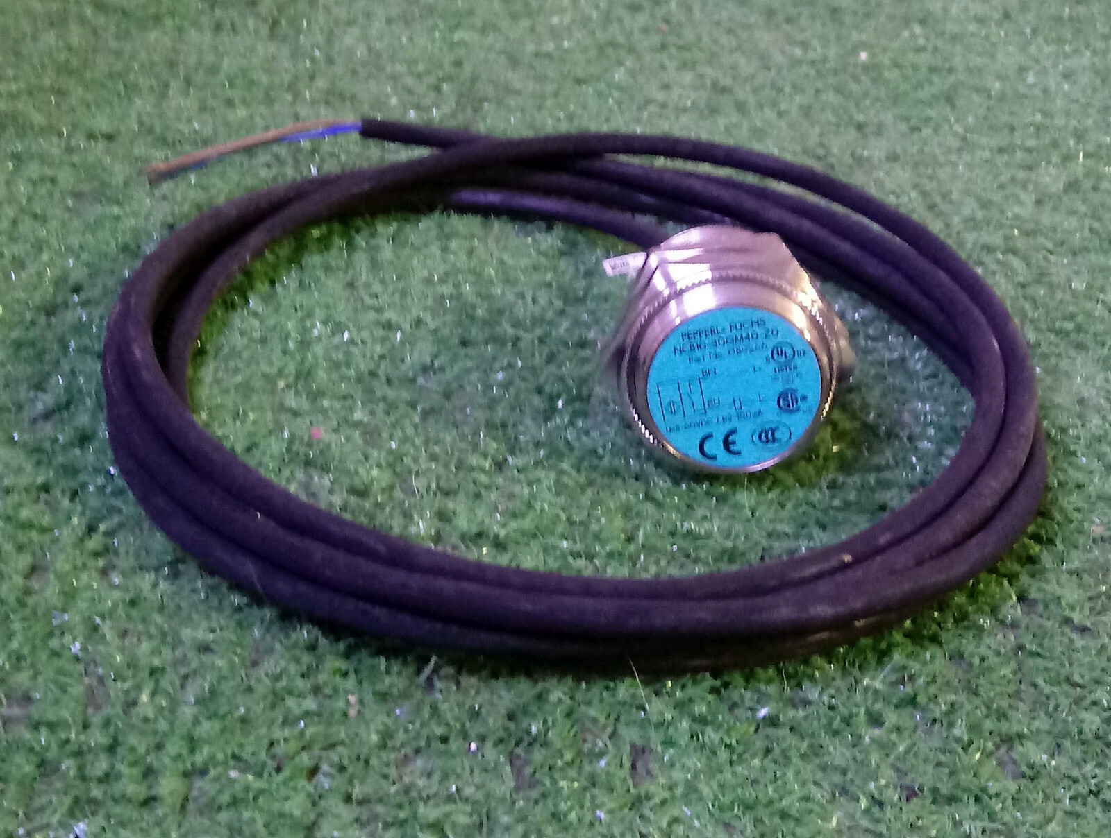 1 USED PEPPERL+FUCHS NCB10-30GM40-Z0 INDUCTIVE SENSOR ***MAKE OFFER***