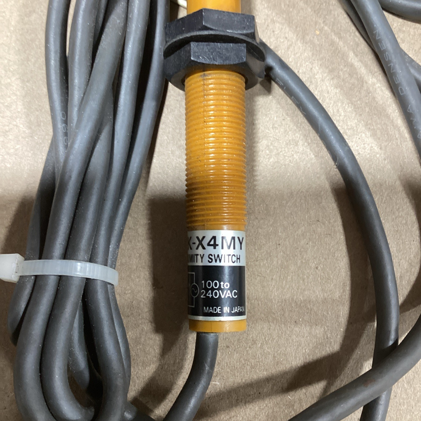 OMRON E2K-X4MY CAPACITIVE PROXIMITY SWITCH UNMP