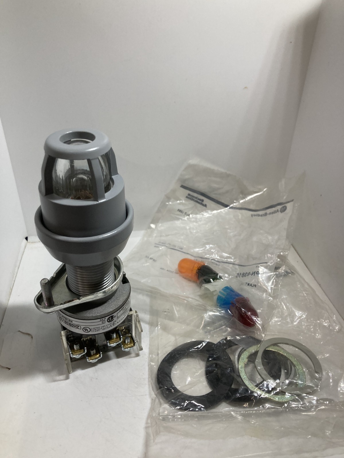 ALLEN BRADLEY 800H-PPB16M PUSHBUTTON MOM XFMR 120V MULTI COLOR INSERT SER C NNB