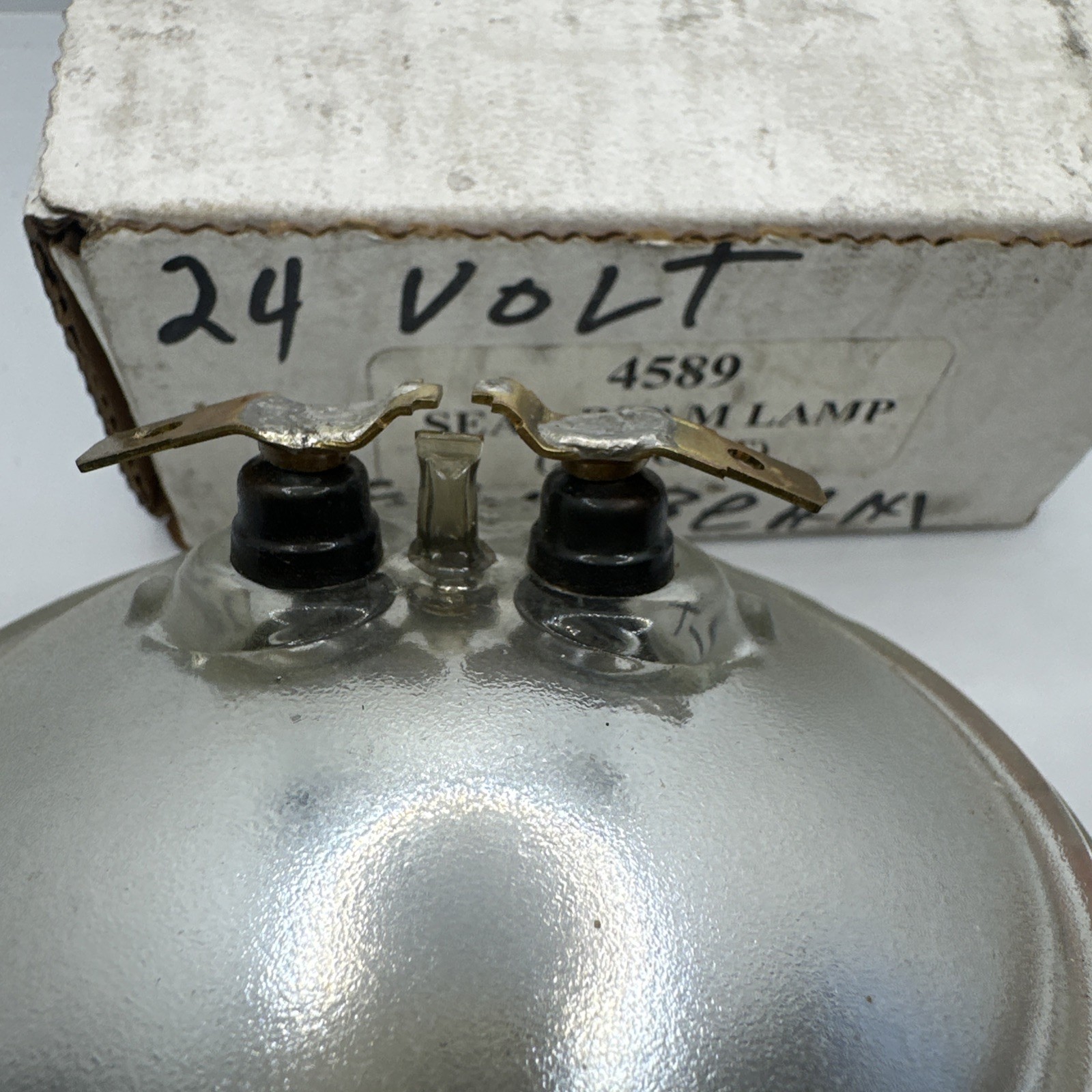 Lot of 2 GE 4589-1 Aircraft 28v 50w Seal Beam Lamp 24volt Made In USA