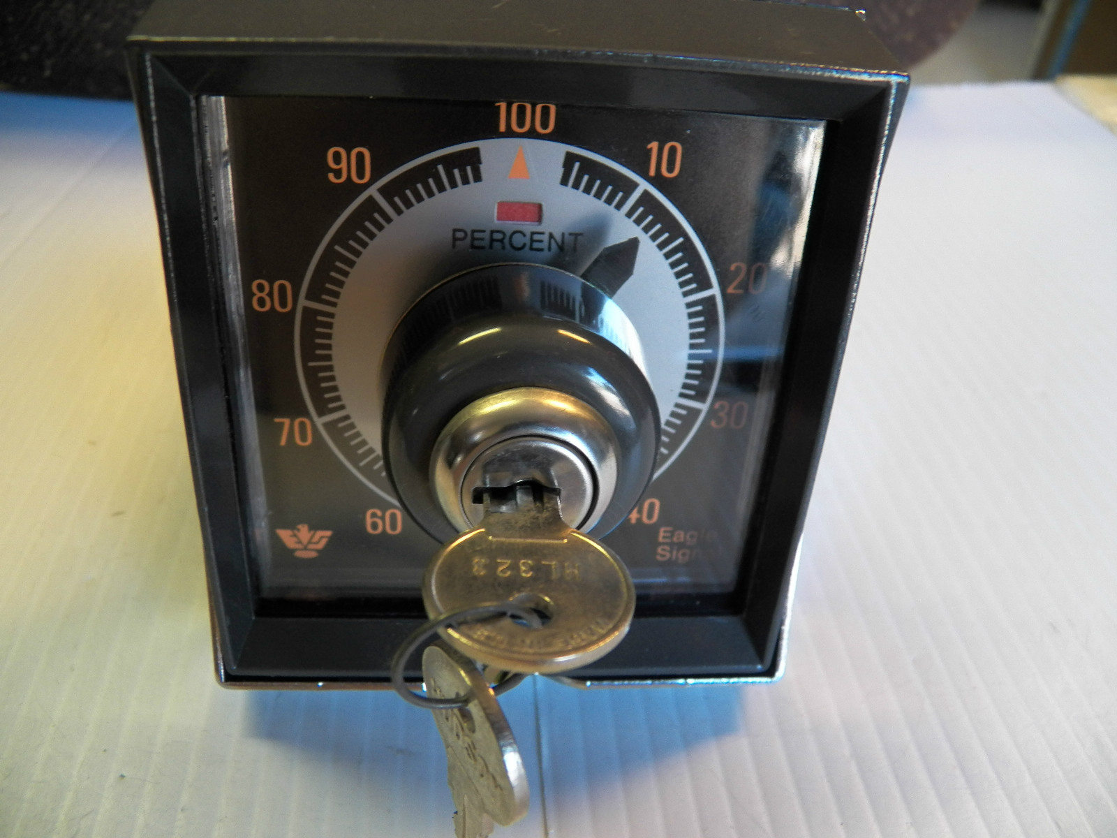 EAGLE SIGNAL TIMER 30 MIN 0-100% HQ909A607 120V 60Hz 125-250VAC 10A W/ KEY