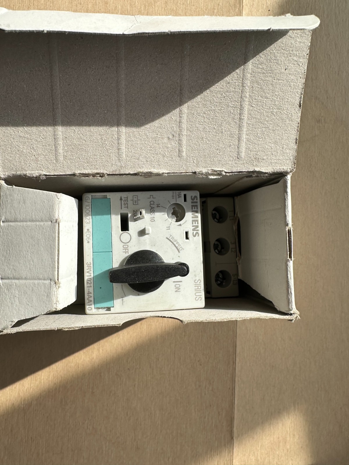 NEW SIEMENS 3RV1021-4AA10