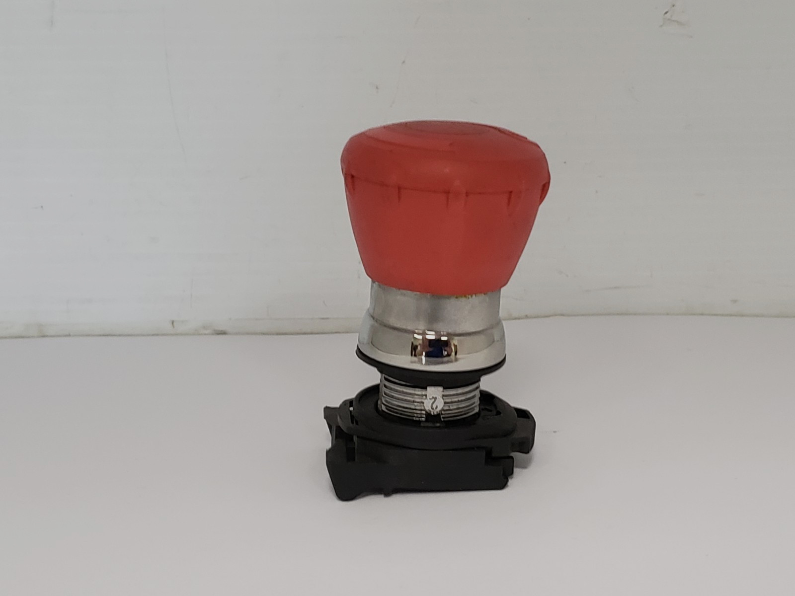 ALLEN BRADLEY 800FM-MT44 PUSHBUTTON PUSH-PULL OPERATOR 2 POS PUSH TO RELEASE