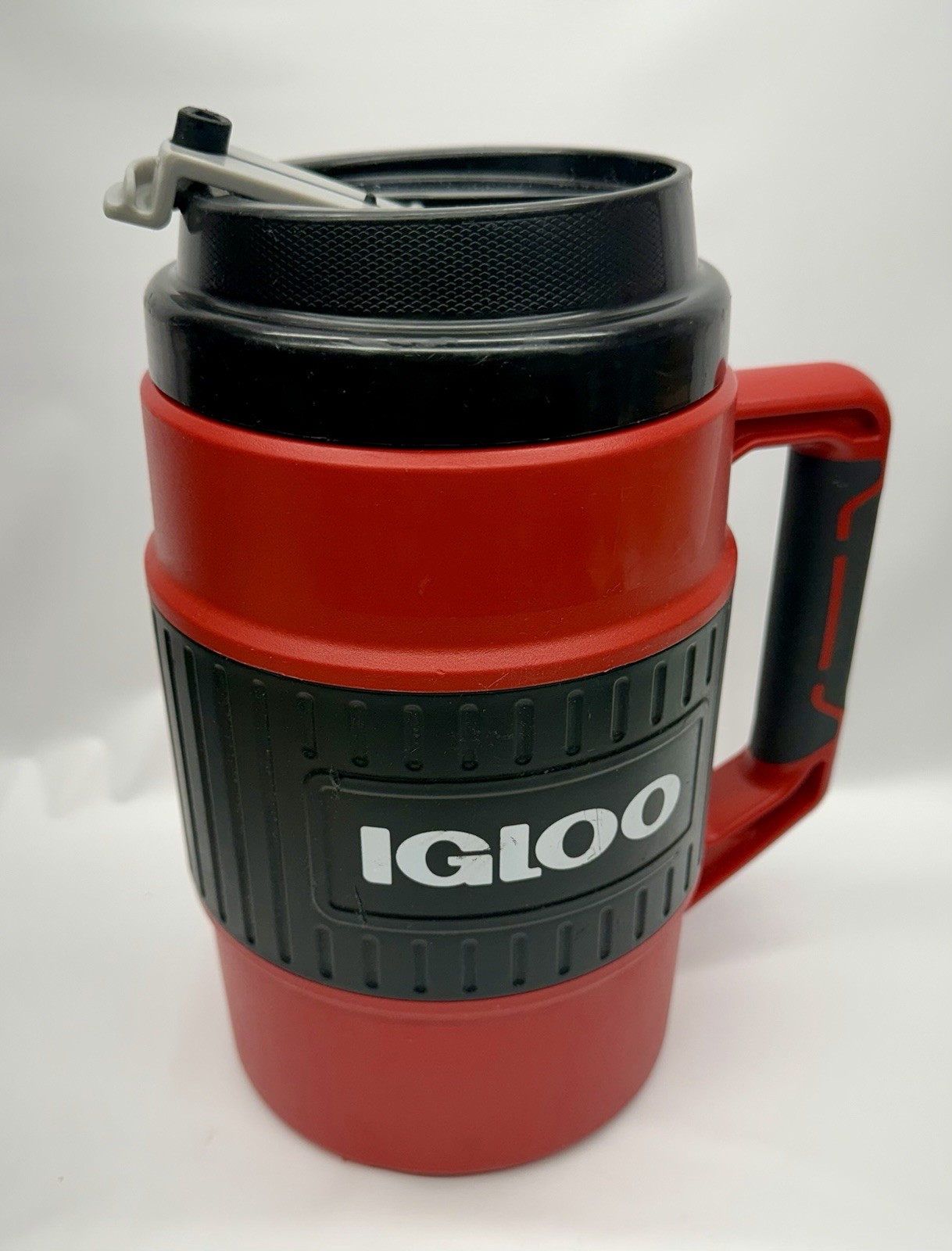 IGLOO Commercial Insulated Mug 1/2 gallon Red and Black Hot Cold. OS-IM532A-4
