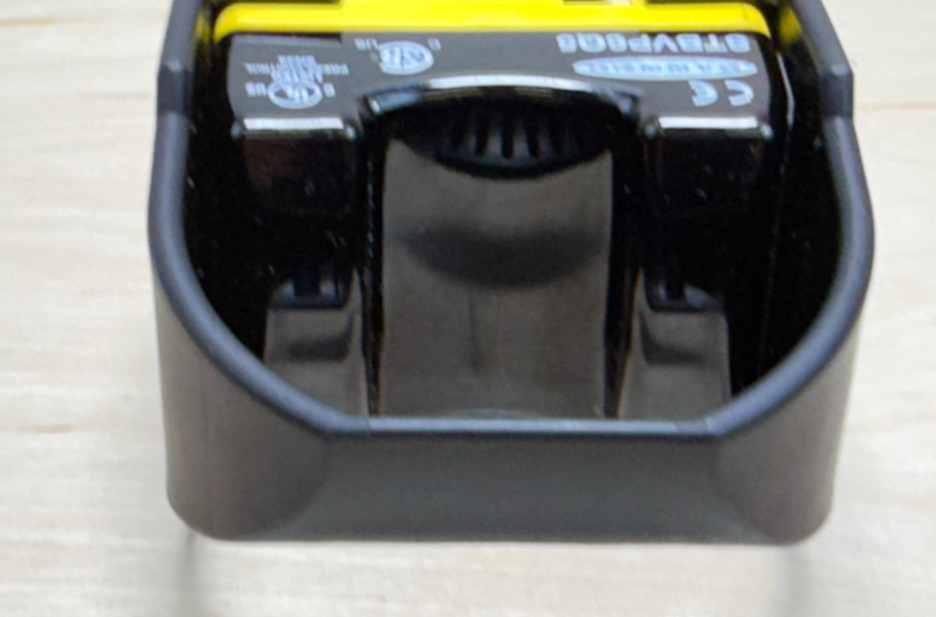 Banner STBVP6Q5 STB Series Safety Touch Button, Quick Connect, PNP, 10-30 VDC
