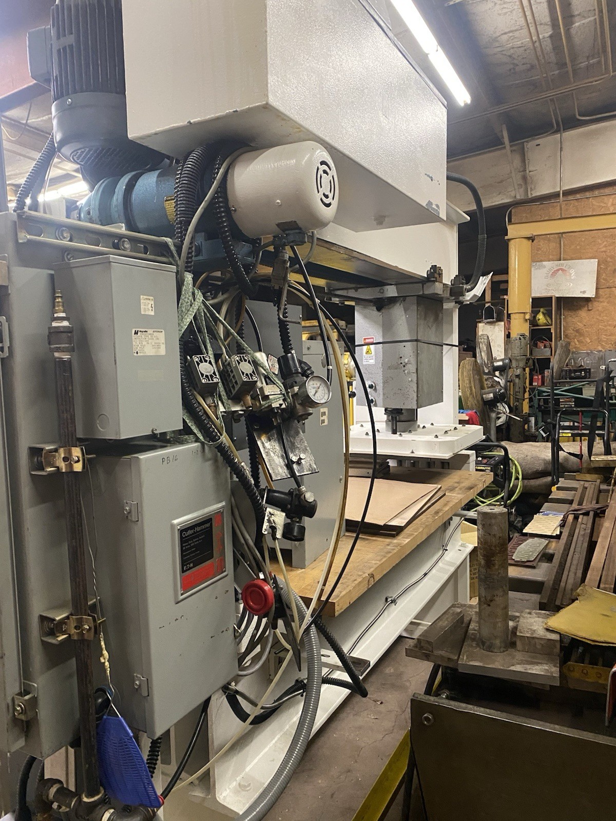 USM Automated Traveling Head Die Cutting Press