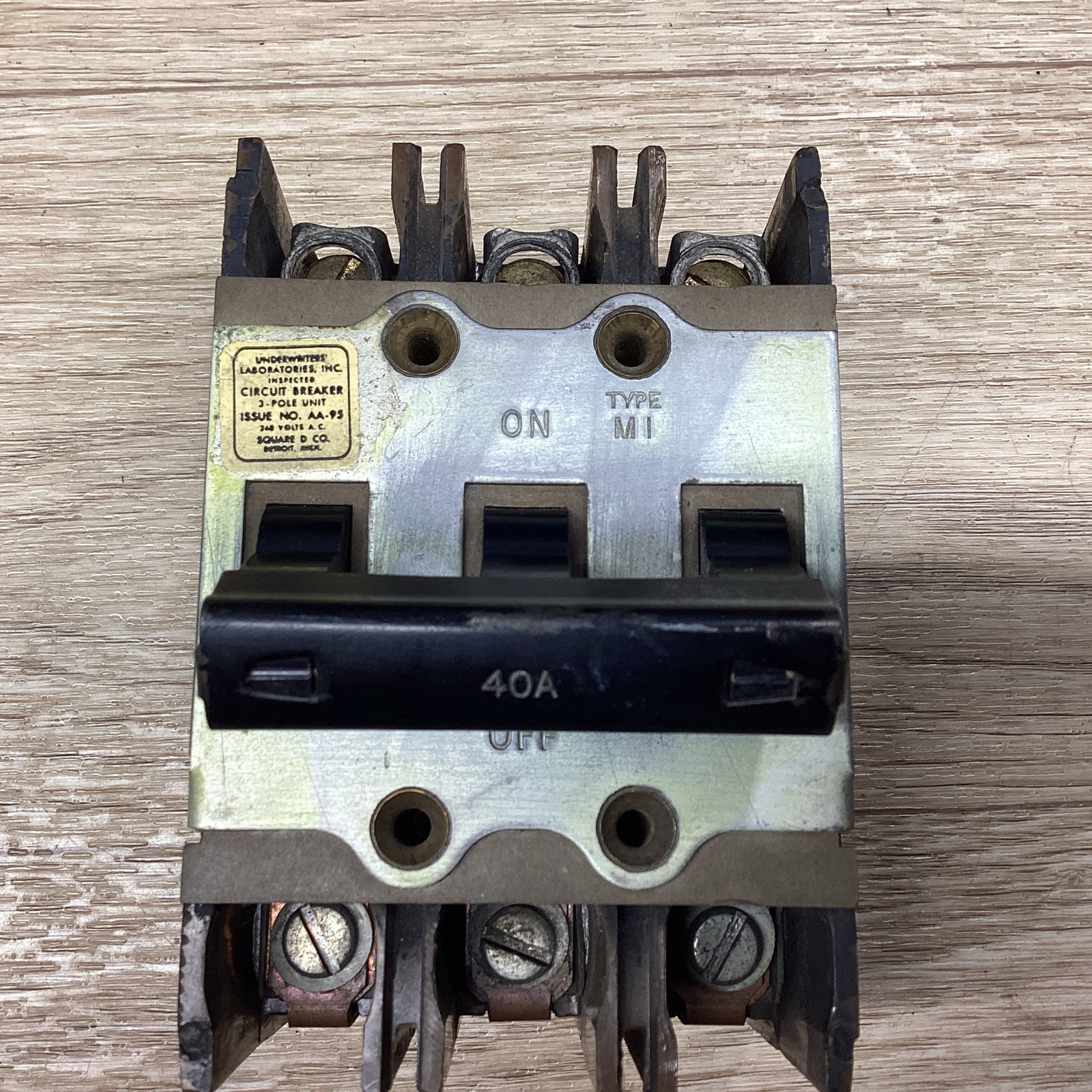 SQUARE D 40 AMP 3 POLE TYPE M1 AA-95 0-224092 CIRCUIT BREAKER #819PT154*CO