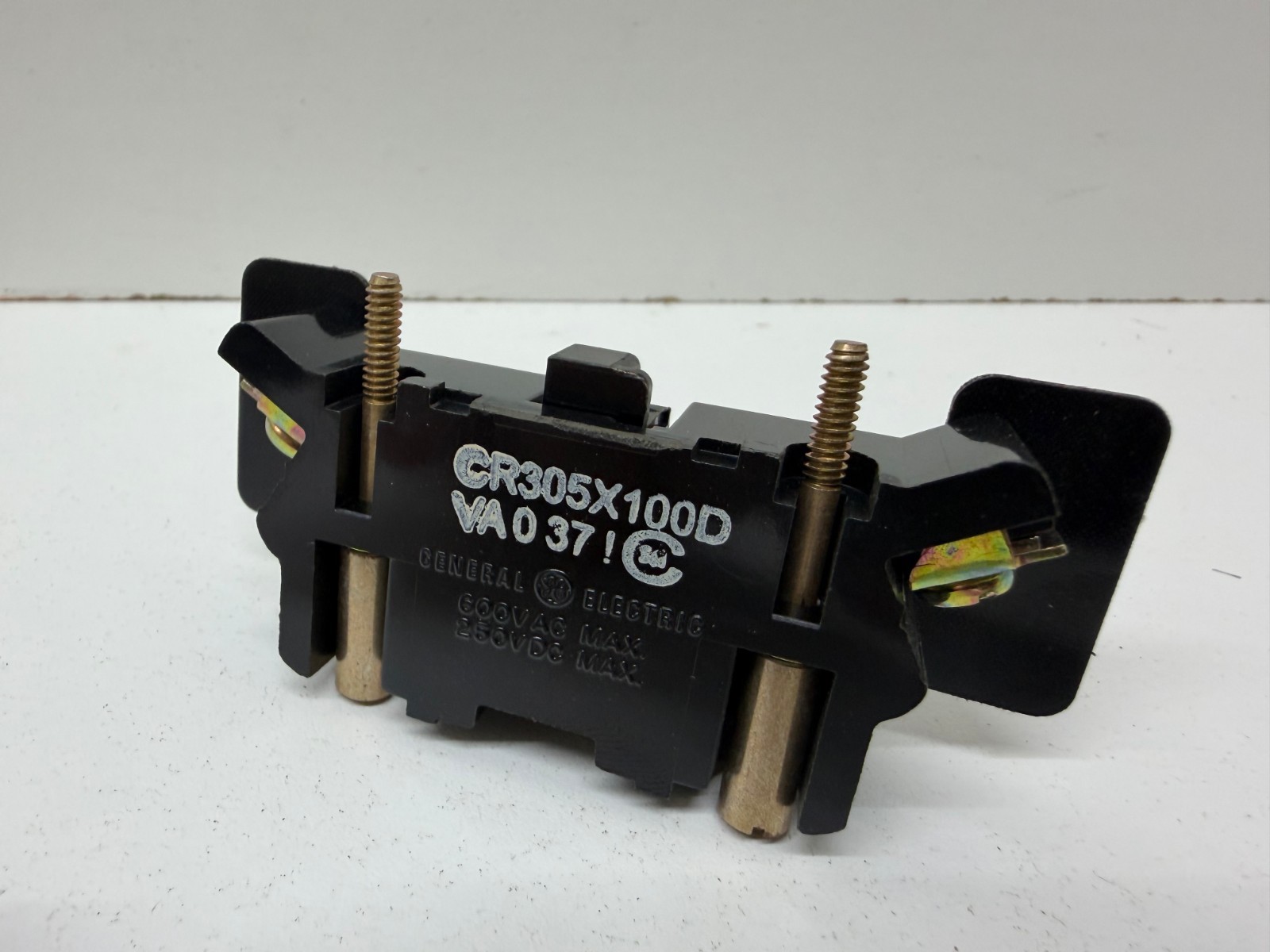 NEW IN BOX! GE GENERAL ELECTRIC AUXILIARY CONTACT CR305X100D