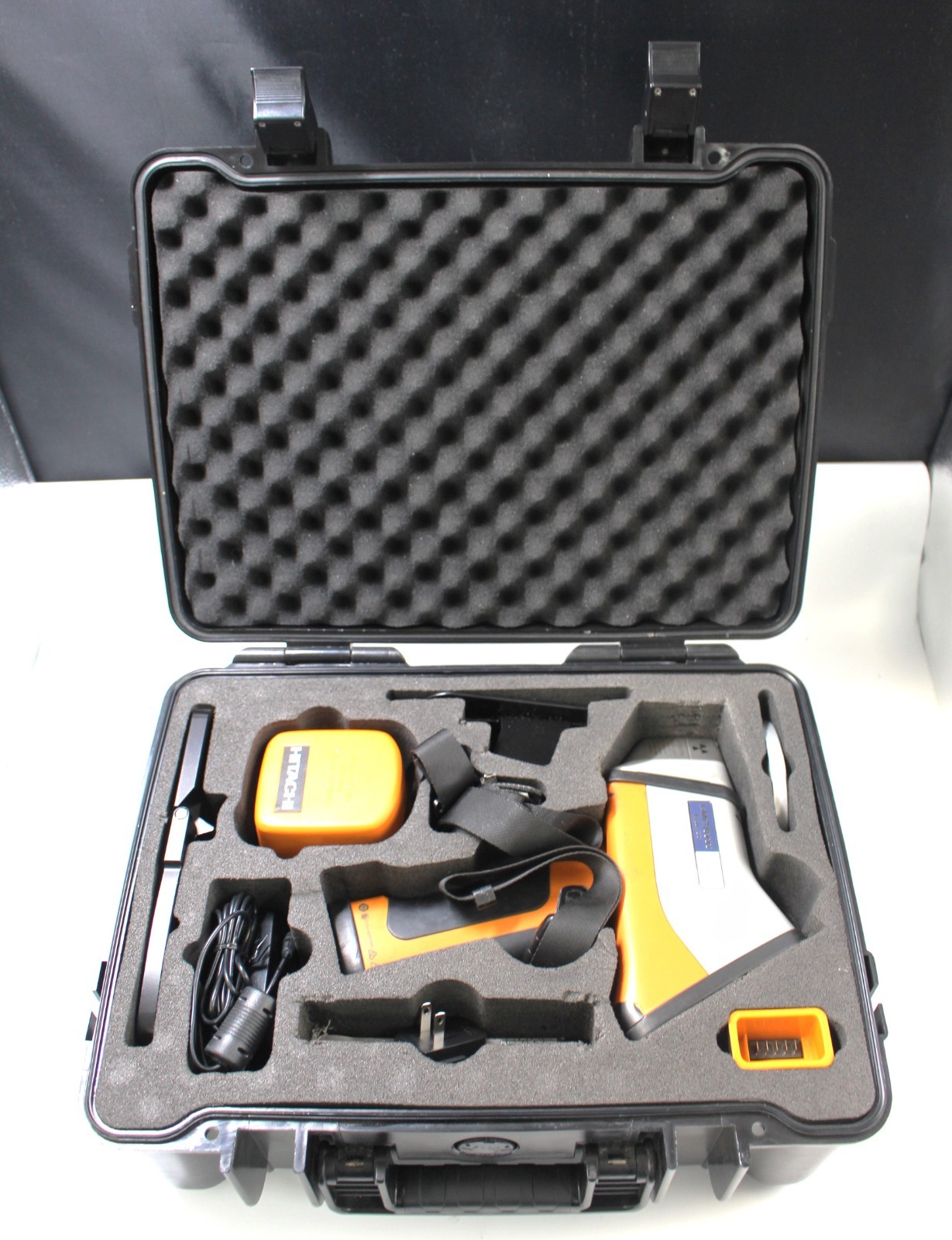 HITACHI Oxford X-MET 8000 EXPERT CG SMART XRF Handheld Analyzer
