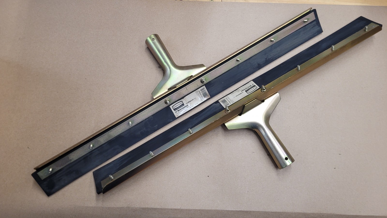 Lot Of 2 Rubbermaid 9C32-00 BLA 24″ Metal Squeegees W/ Rubber Blade