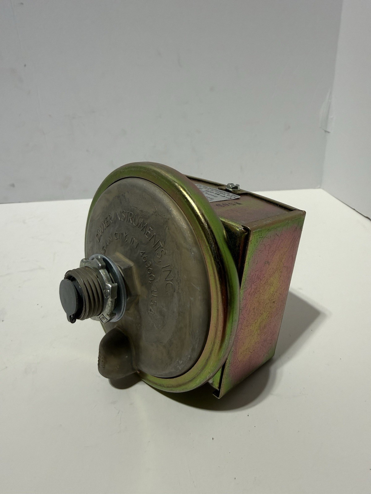 DWYER 1823 Low Differential Pressure Switch Max Pressure 10PSI NEW OPEN BOX