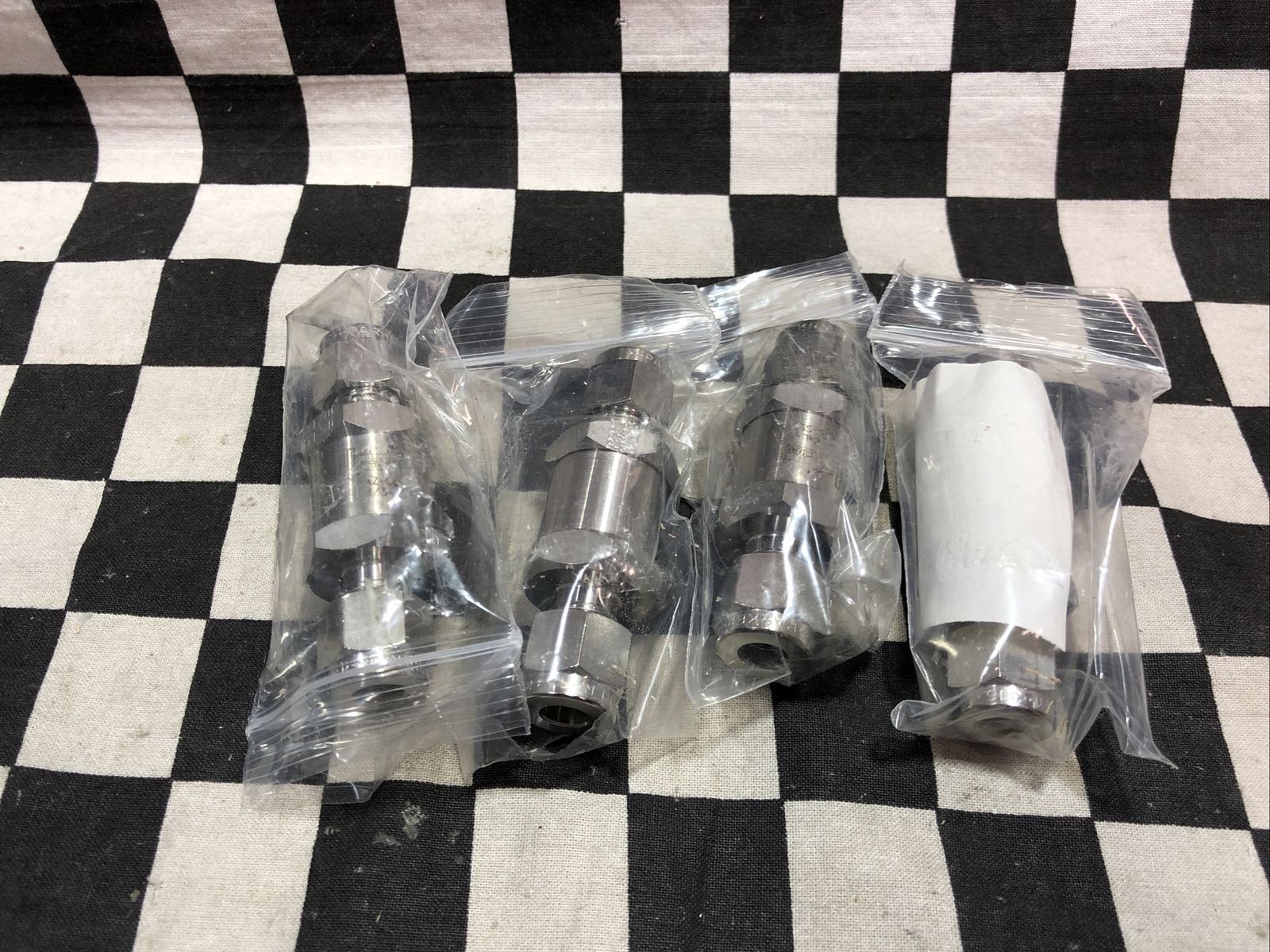 PARKER Check Valve 1/3 PSI, 4A-C4L-1/3-SS, LOT OF4, SHIPSAMEDAY#1325F6