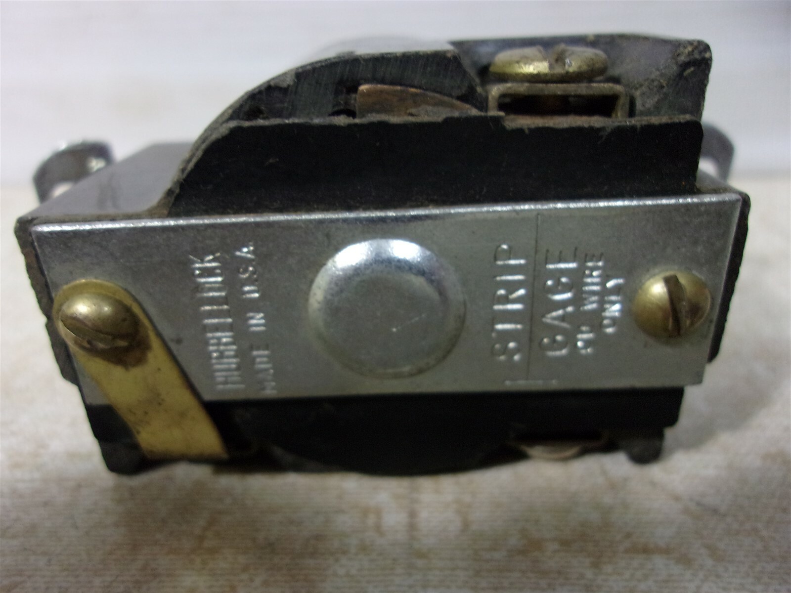 Hubbell 20A 125VAC Hubbellock Hospital Grade Receptacle Outlet *FREE SHIPPING*