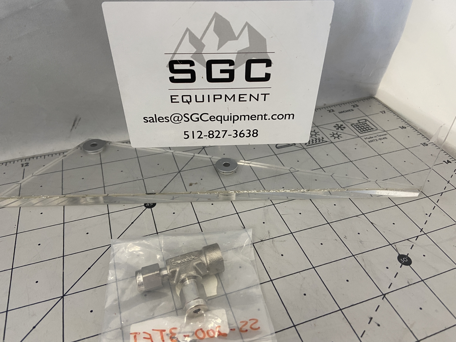 Swagelok Female Tube Fitting, 1/8″ OD x 1/8″ NPT PN: SS-200-3TFT