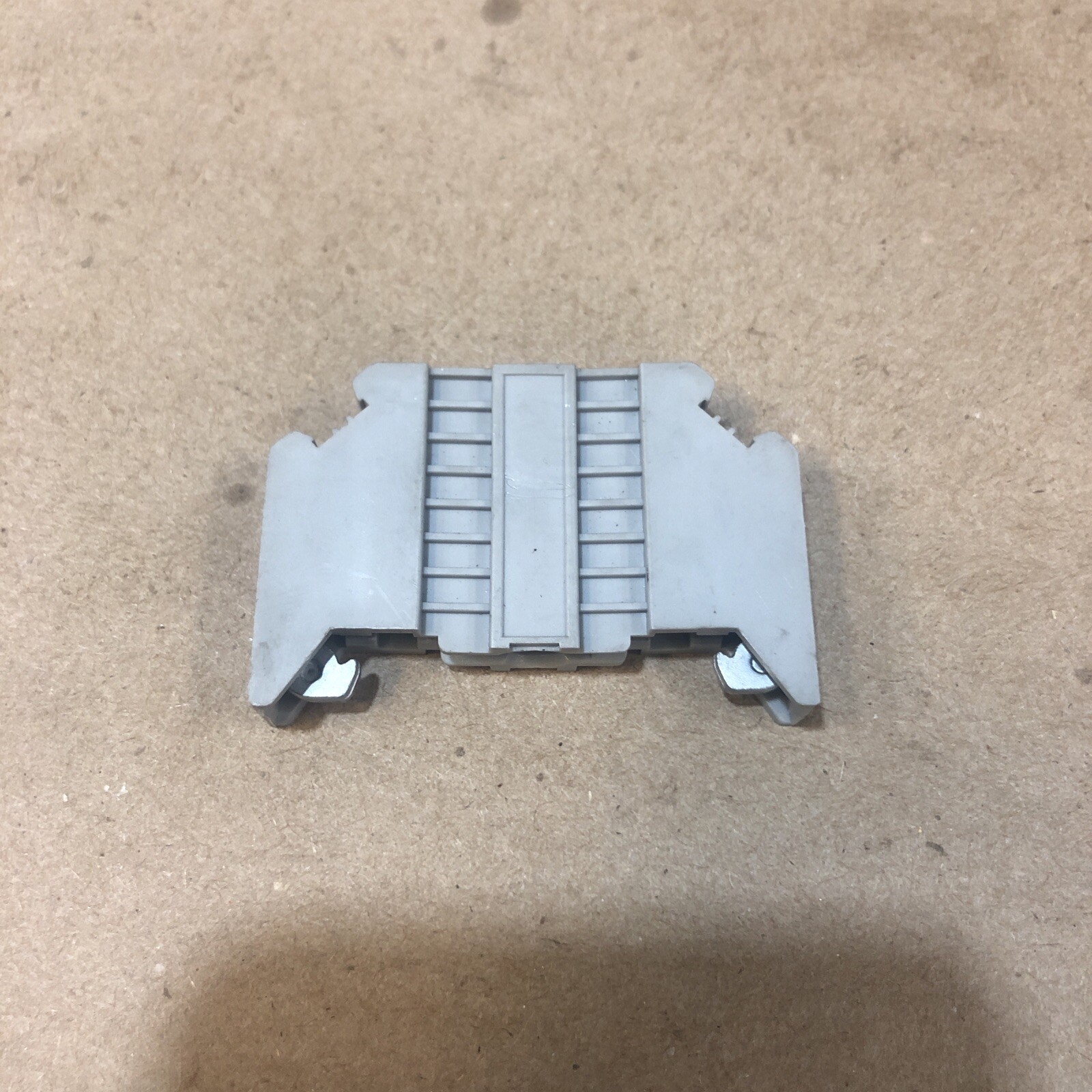 EATON ES35C UNIVERSAL END STOP ( LOT OF 6)