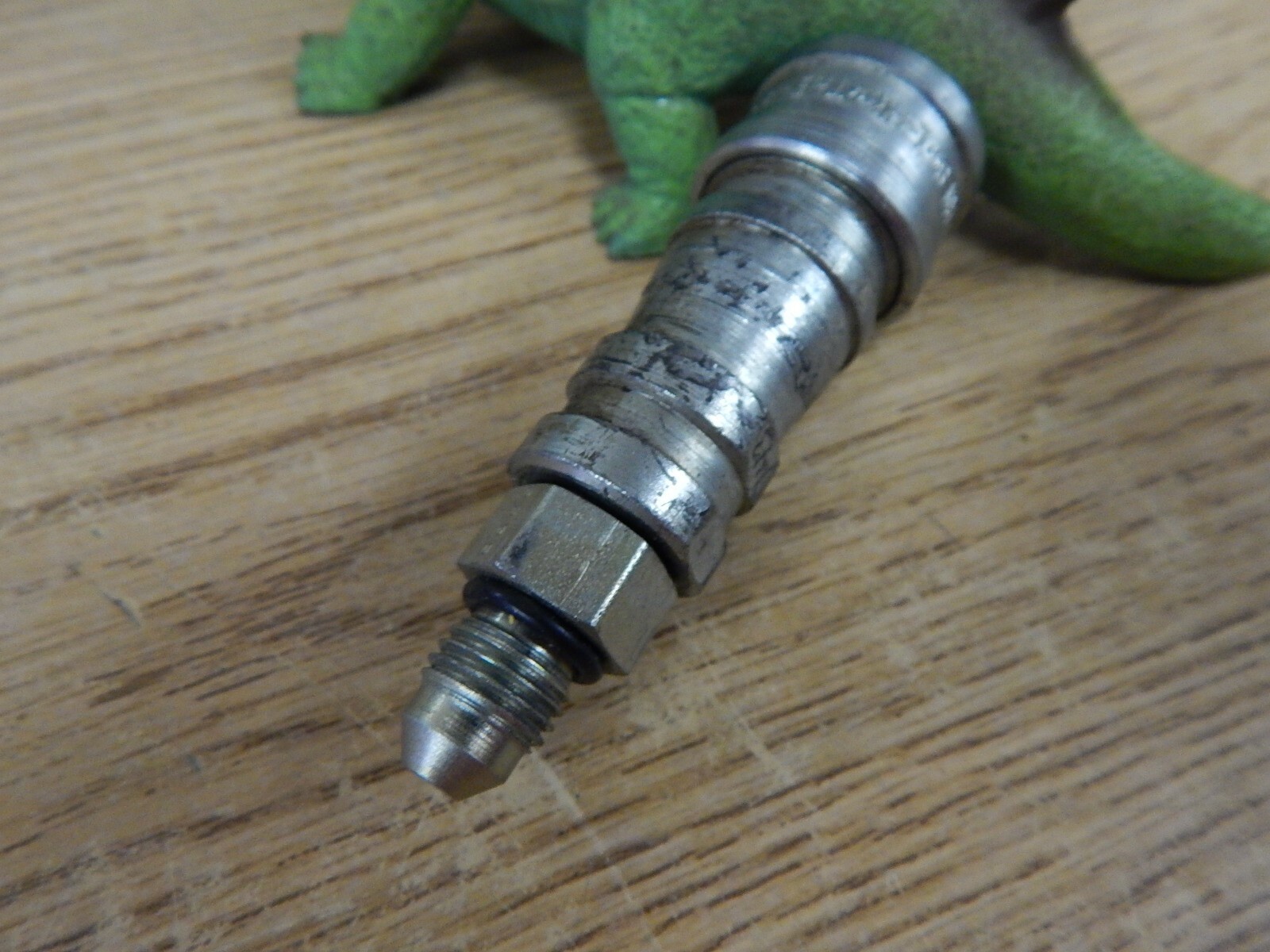 Hansen Mfg Co Ser. 1-HK Fitting 1/8″ Bore 12mm Bore 2-15/16 Total Length