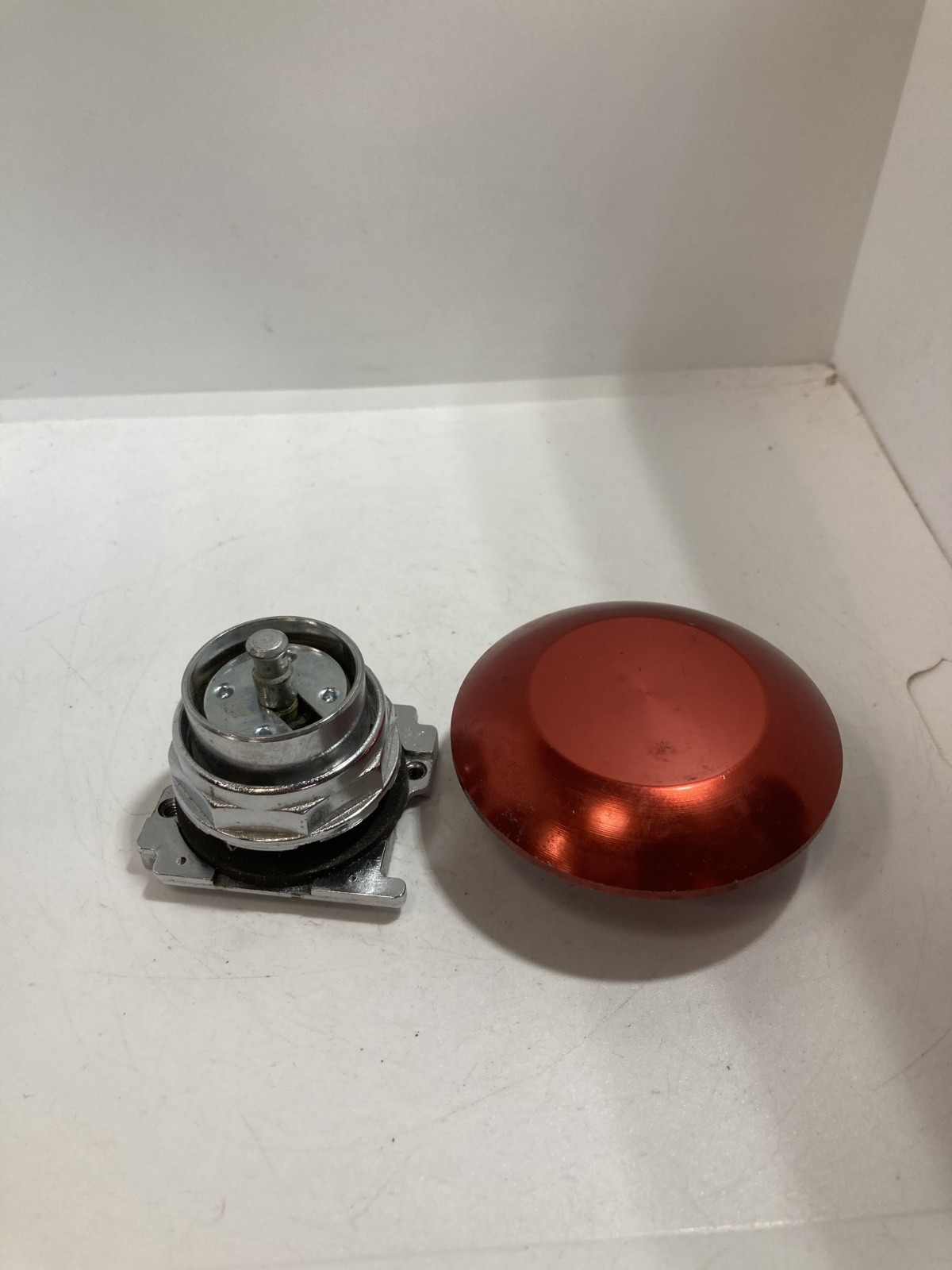 CUTLER HAMMER 10250ED1319 PUSHBUTTON OPERATOR JUMBO RED MUSHROOM