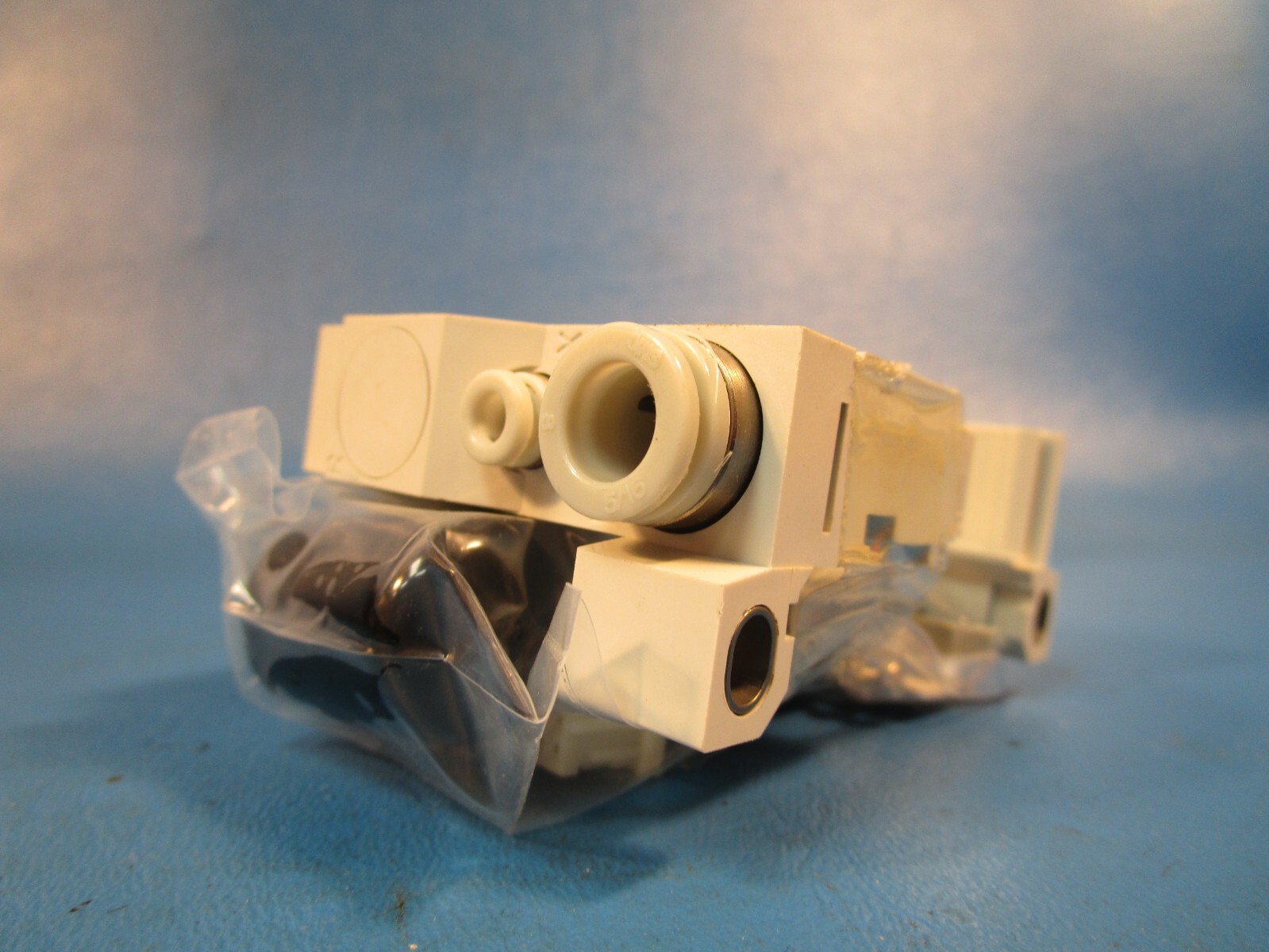 SMC VVQ1000-3A-1-P-RS end plate assy, VV5Q* MANIFOLD VQ 4/5 PORT