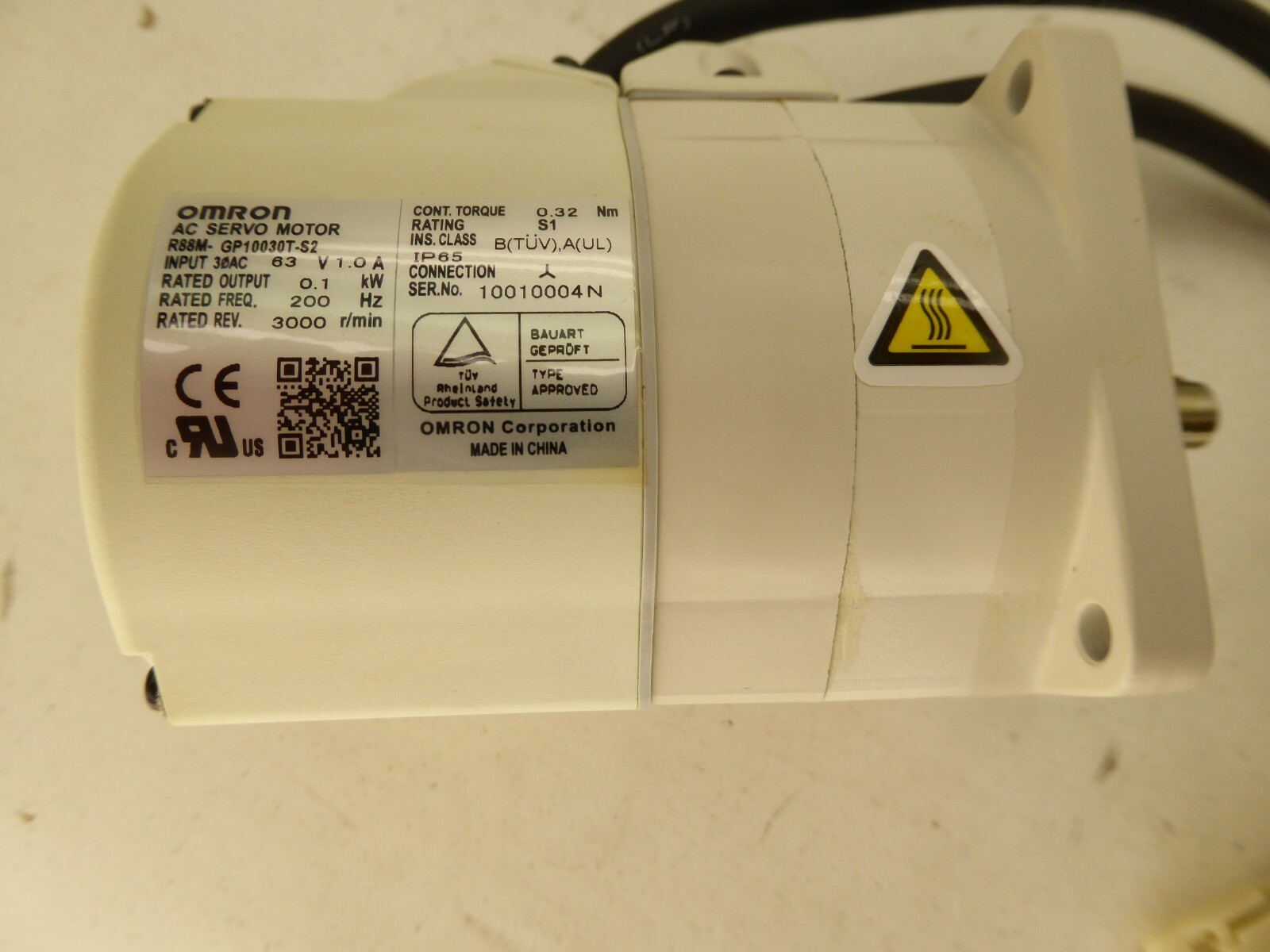 OMRON R88M-GP10030T-S2 Ac Servo Motor USA Seller NEW IN BOX