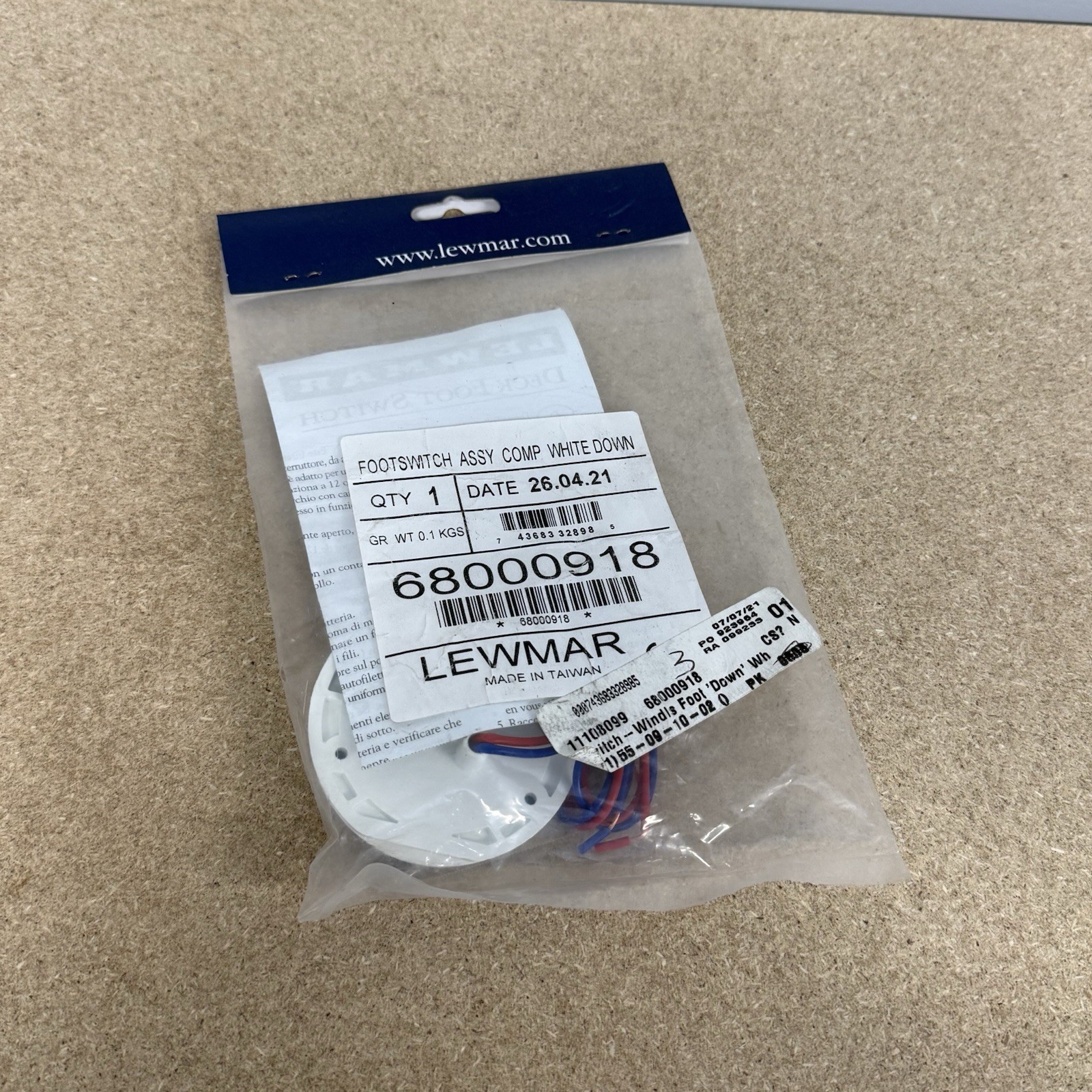 Lewmar 68000918 Windlass Down Deck Foot Switch Assembly w/Cap -White