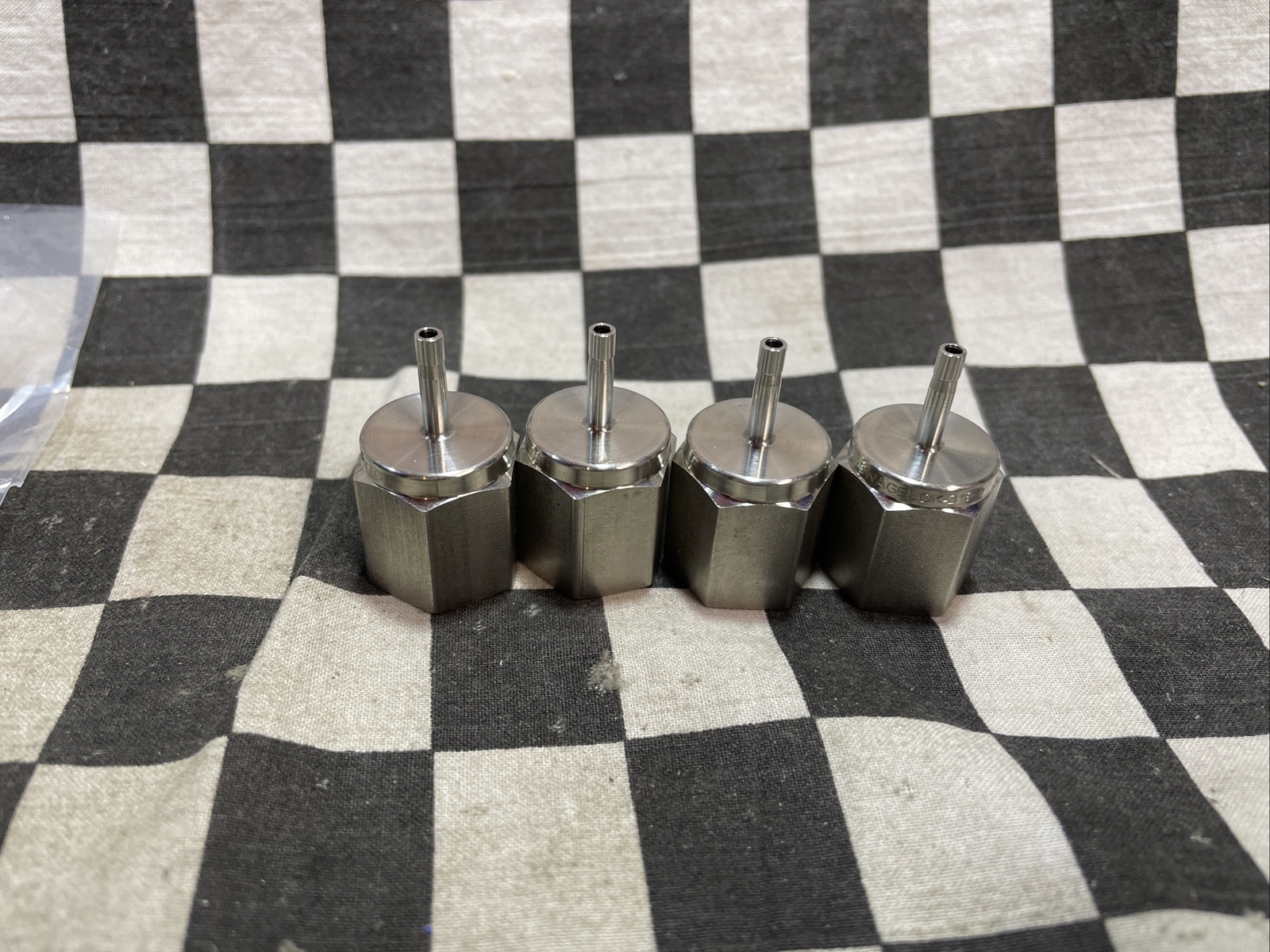 SWAGELOK SS-2-TA-7-4, SS-200-1-2, MALE CONNECTOR 1/8″ LOT OF 16 SHIPSAMEDAY#YB14