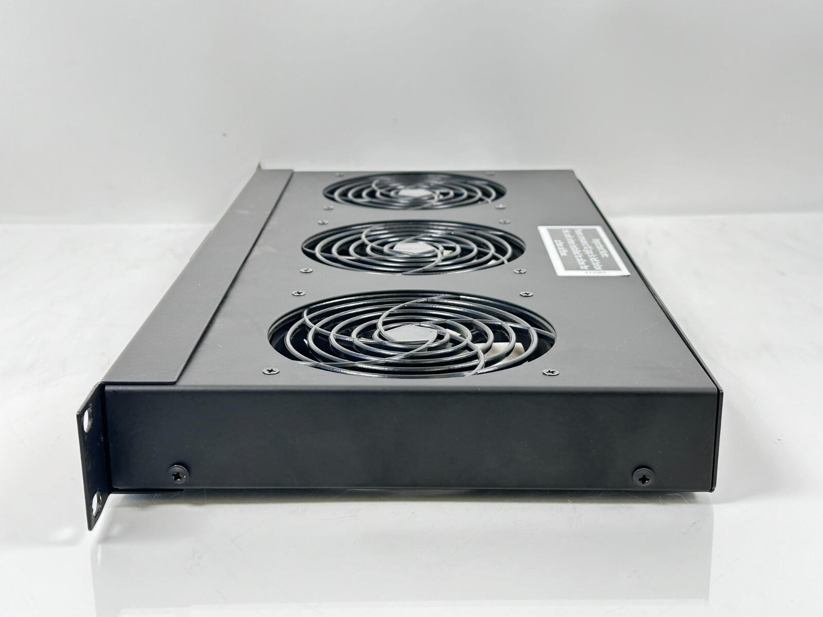 Penn Elcom Thermostatically Controlled Quiet Rack Fan Tray (Celsius) FT01Q-DTC