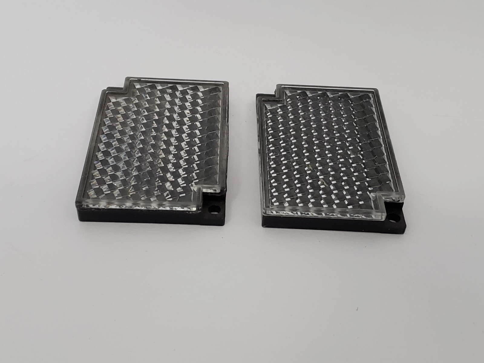 OMRON E39-R1 REFLECTOR ACRYLIC REFLECTIVE SURFACE BLACK (LOT OF 2)