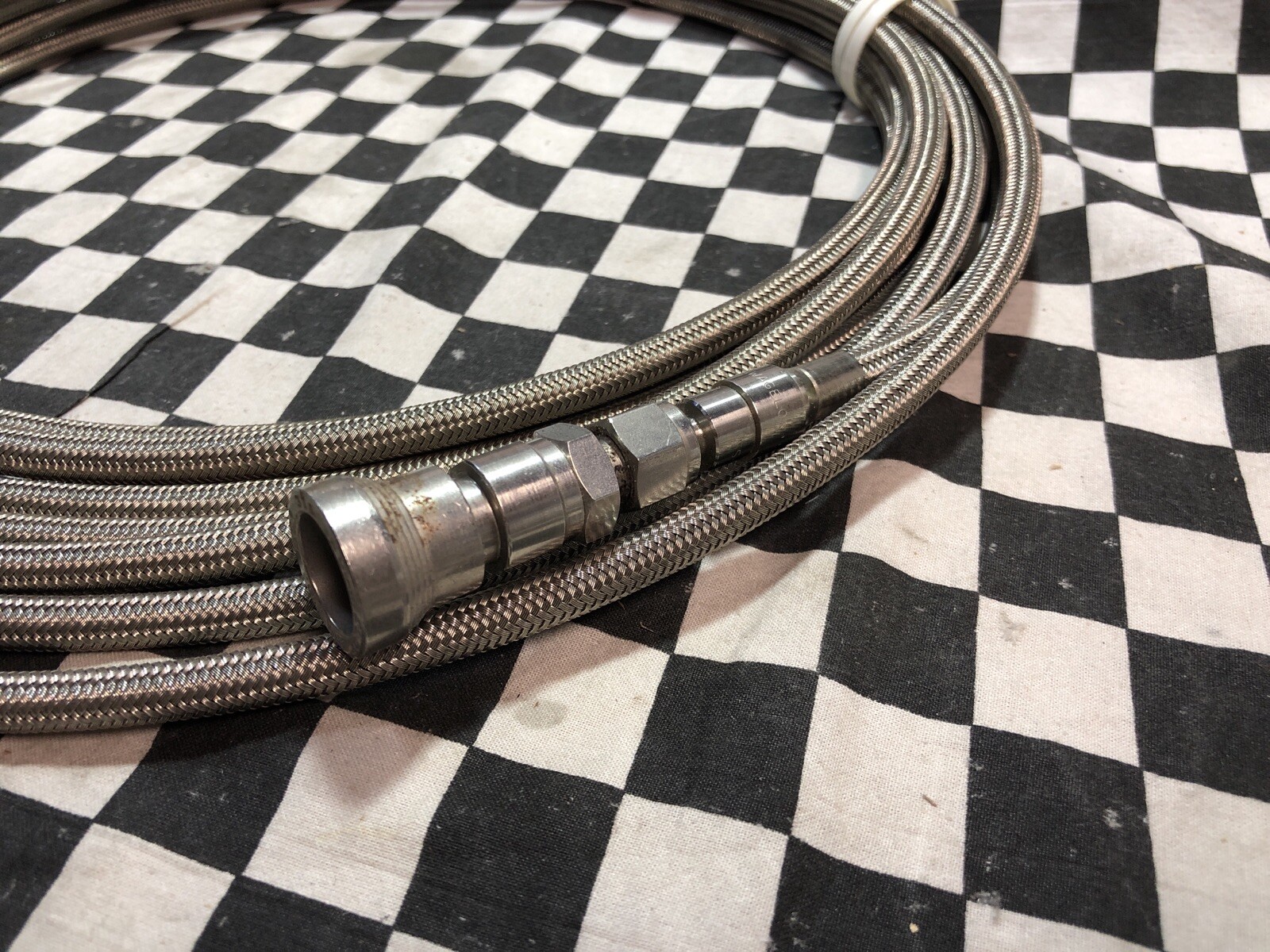 SWAGELOK BRAIDED HOSE 1/4″ X 25FT & QUICK CONNECTION SS-QC4-S-400 & SS-QC4-B-400