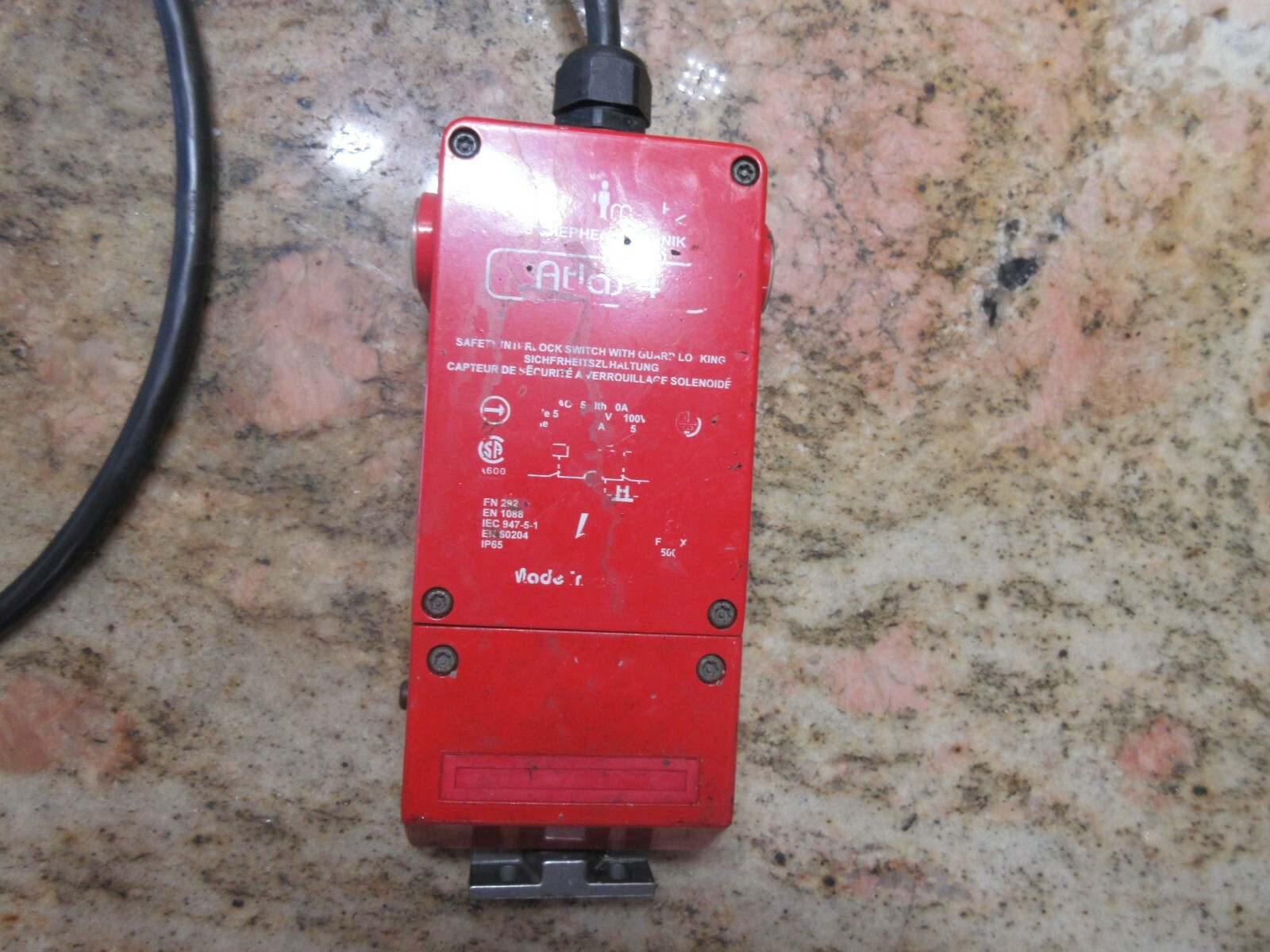 ALLEN BRADLEY GUARDMASTER SWITCH FN 292 EN 1088 IEC 947-5-1 EN 60204 07122 D712