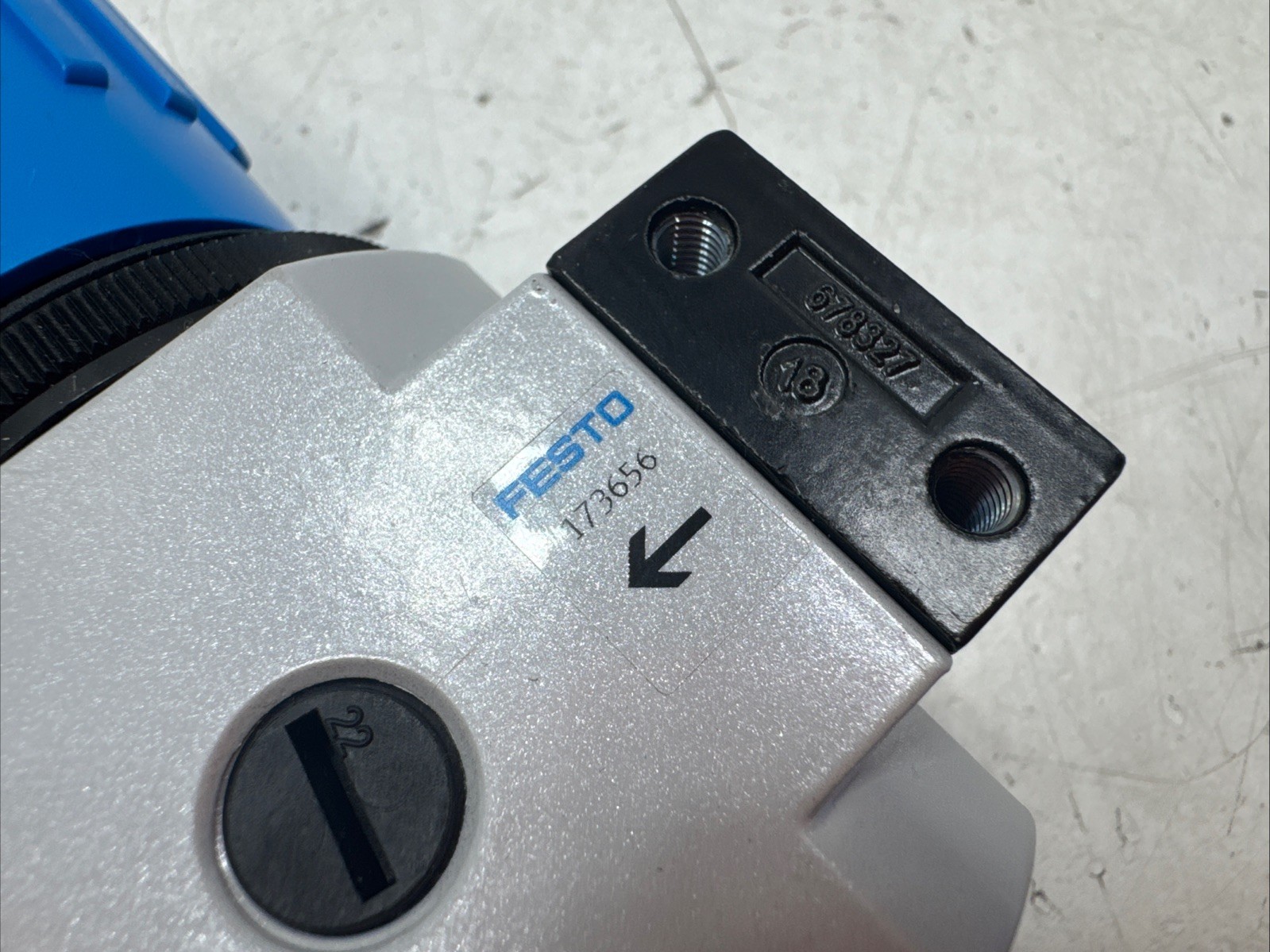 Festo LR-D-MIDI P743 / LR-3/8-D-MIDI-NPT / 173656 Pressure Regulator with Gauge