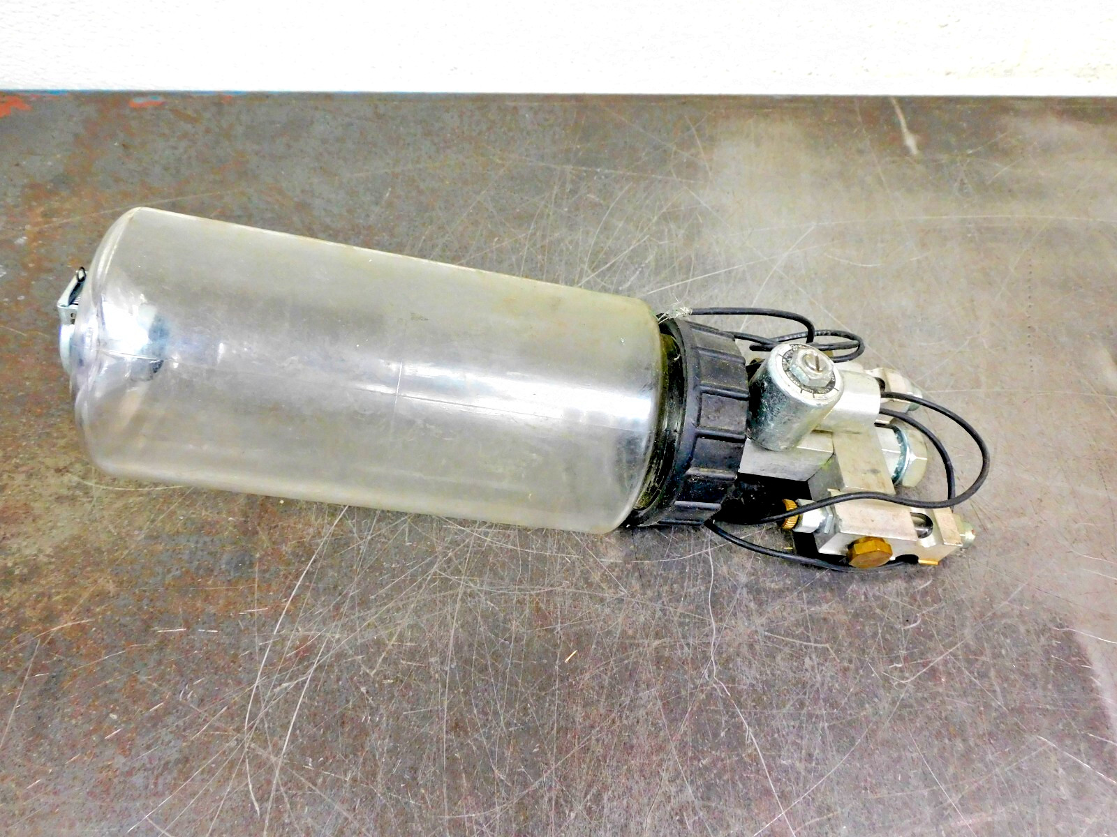 LDI Drip Chain Lubricator Oiler Dual Solenoid Controlled 24 vdc