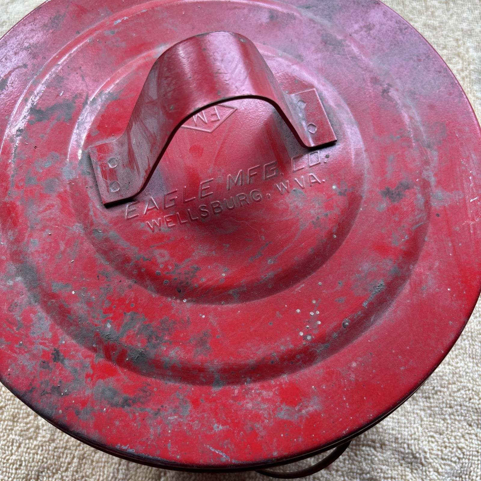 Eagle Mfg B602 Bench Can, 1/2 Gal., Galvanized Steel, Red