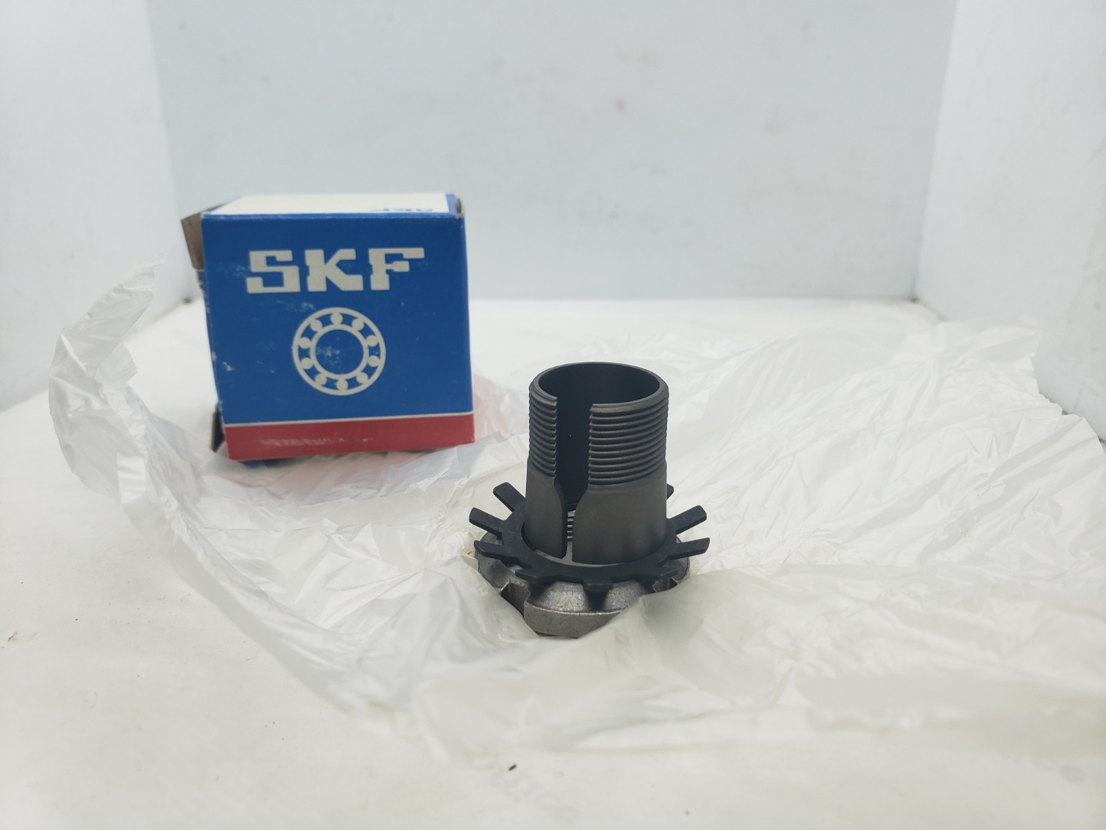SKF H204 ADAPTER SLEEVE 17mm BORE DIAMETER 24mm WIDTH, NIB