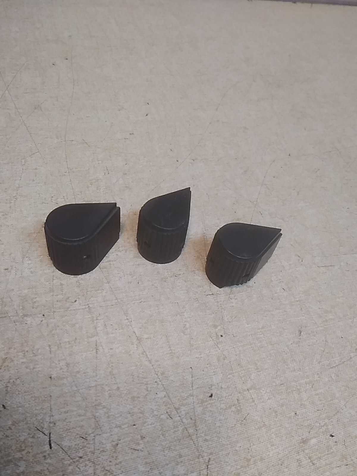 Lot Of 3 Raytheon 90-5-2G Phenolic Pointer Knobs