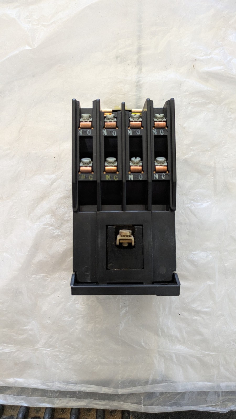 STRUTHERS-DUNN CONTROL RELAY 301-8-6S2 600V 10AMPS 60HZ