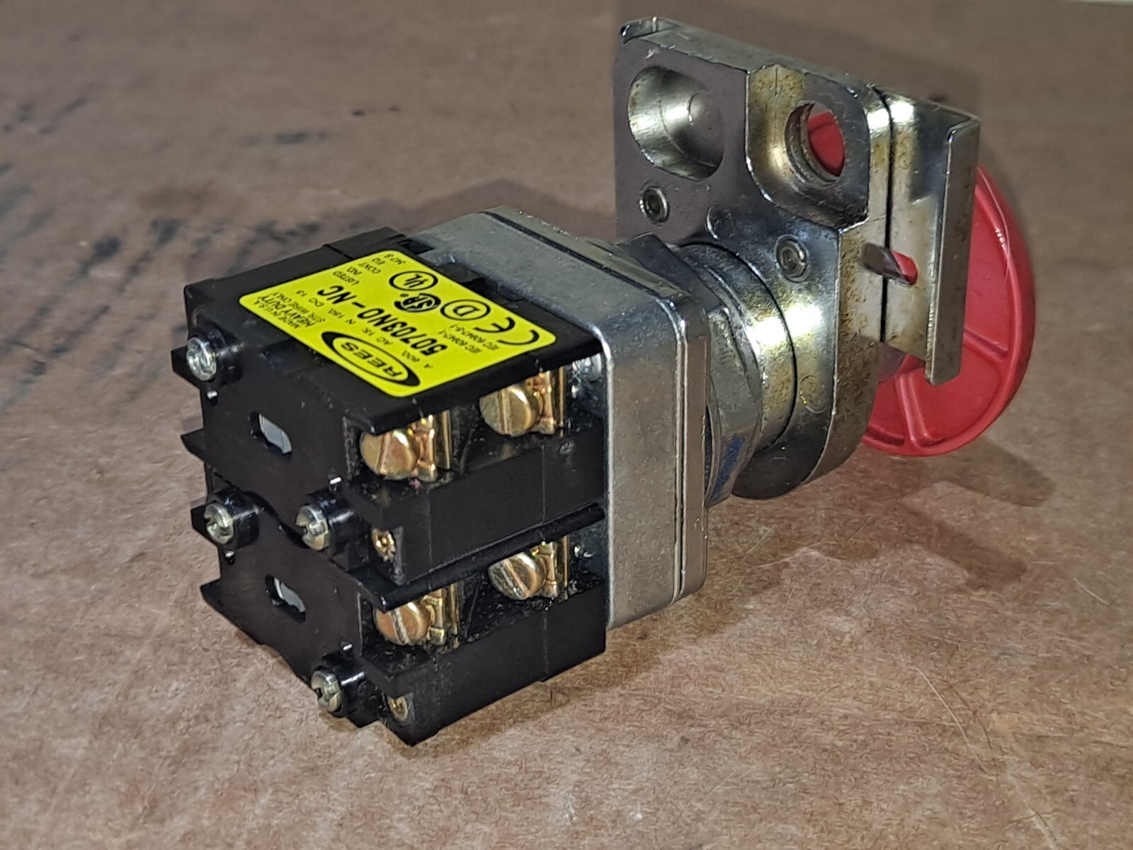REES 40102-102 STOP PUSH BUTTON W/ (2) CONTACT BLOCKS 50703NO-NC Fast Shipping