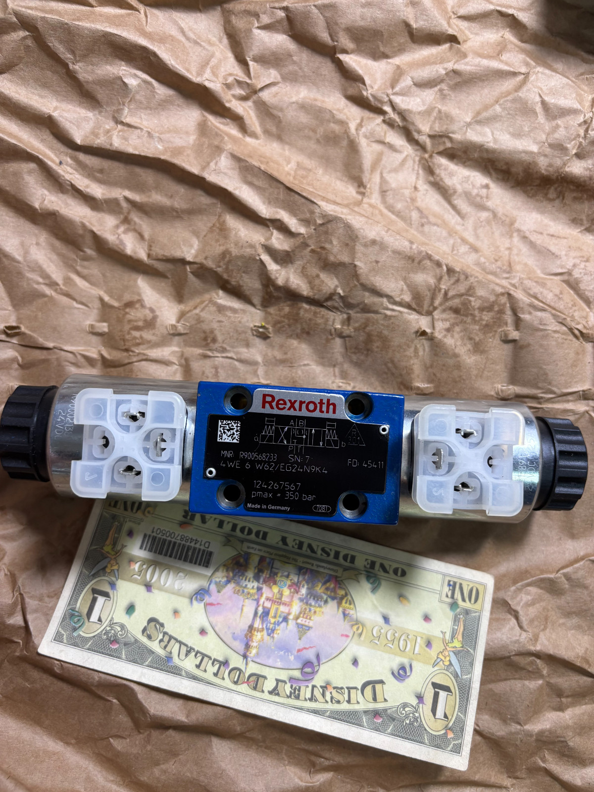 4WE6W62/EG24N9K4 NEW REXR0TH VALVE R900568233 / MADE IN GERMANY