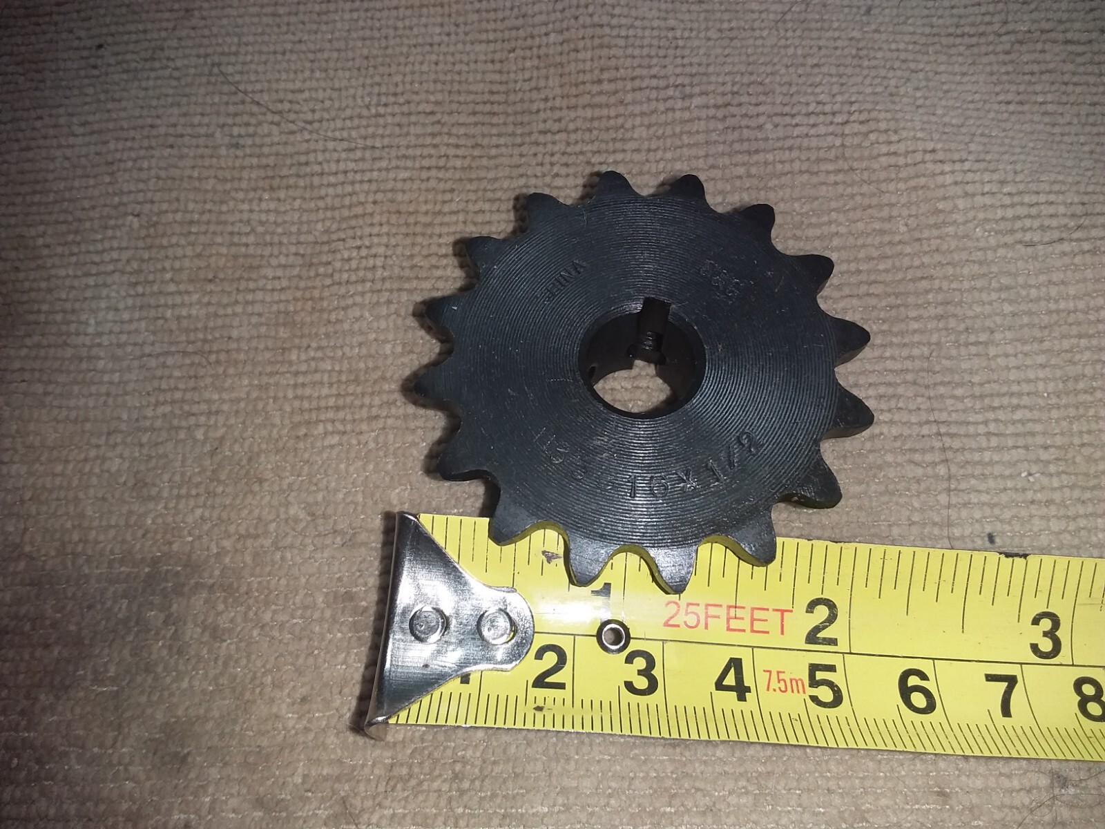 H35B16-1/2″ 1/2 Inch Shaft Keyed Round Bore Sprocket #35 Roller Chain 16 Tooth