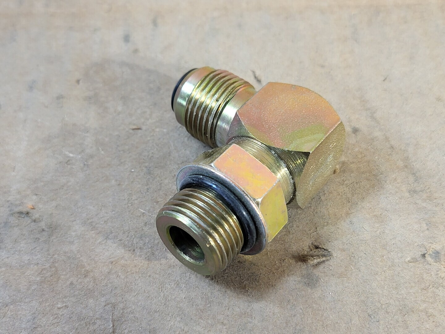 SURPLUS NEW KOMATSU WB0508 90 Deg Elbow Fittings (Box of 2) – Heavy Machinery
