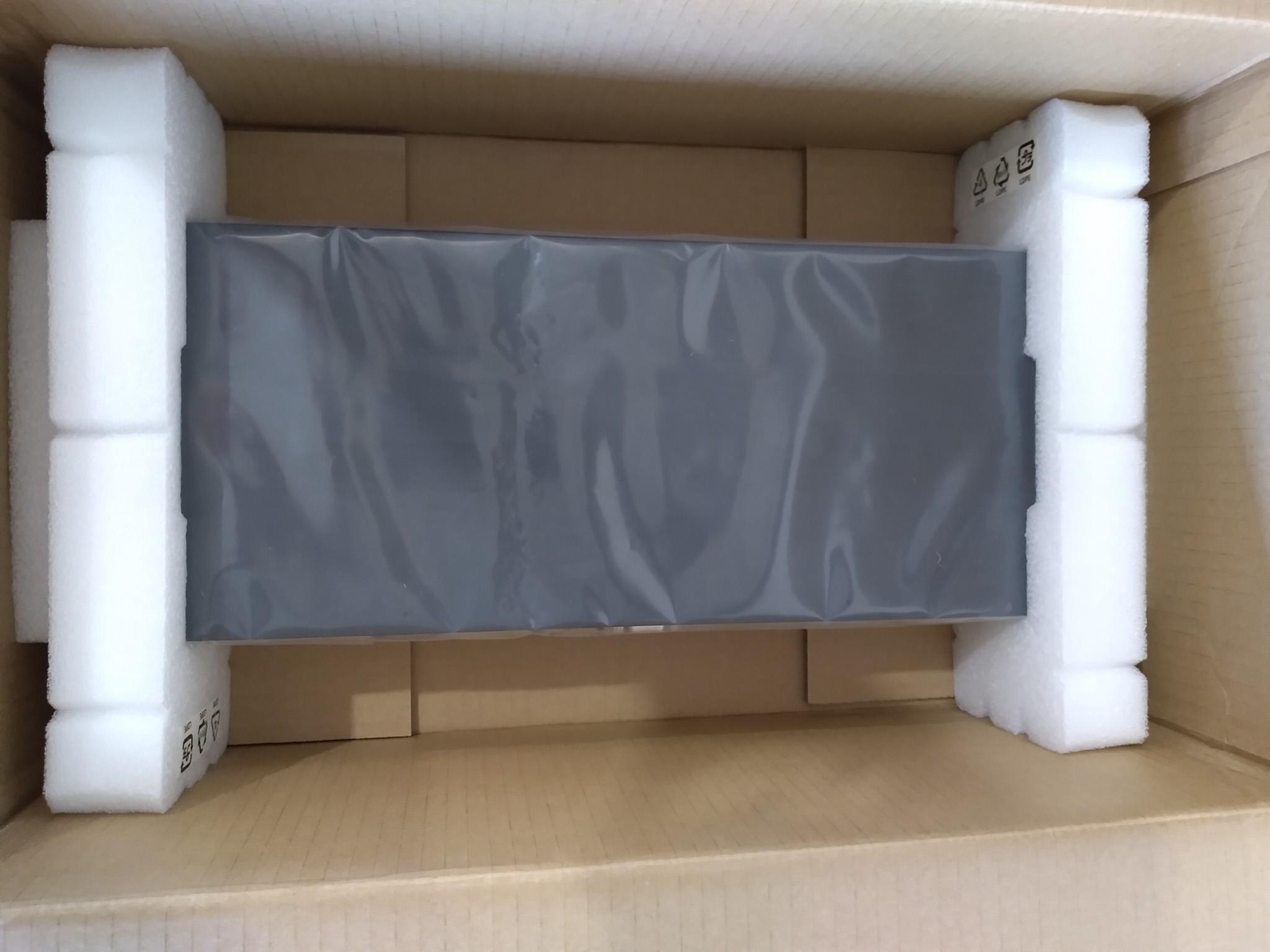HAWLETTE PACKARD HPE 0X1X8 G3 KVM CONSOLE SWITCH