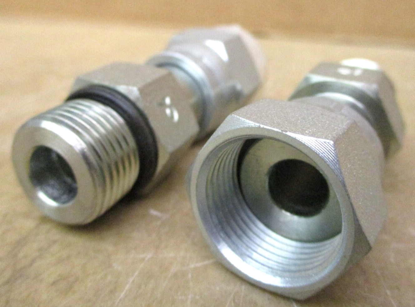 SMA-8 Tube Adapter Fittings Lot of 4 Pieces 48343NADC