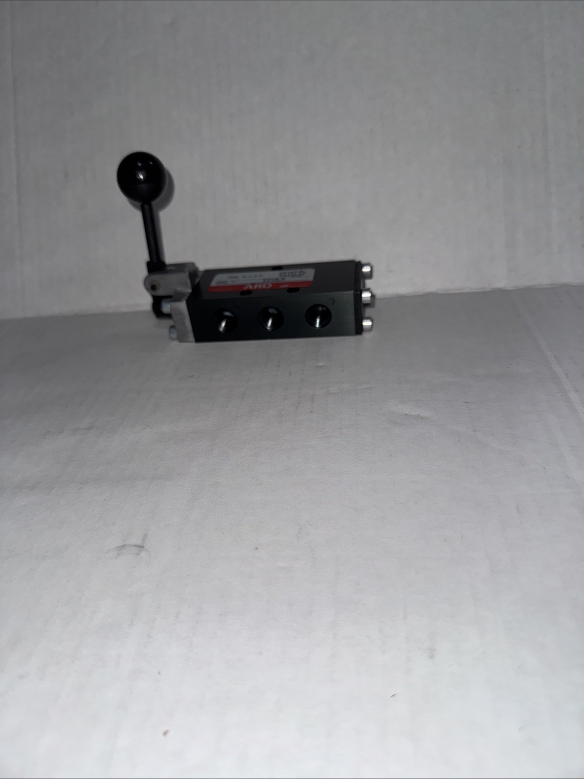 ARO E212LM Manual Air Control Valve, Lever, Black 2G515