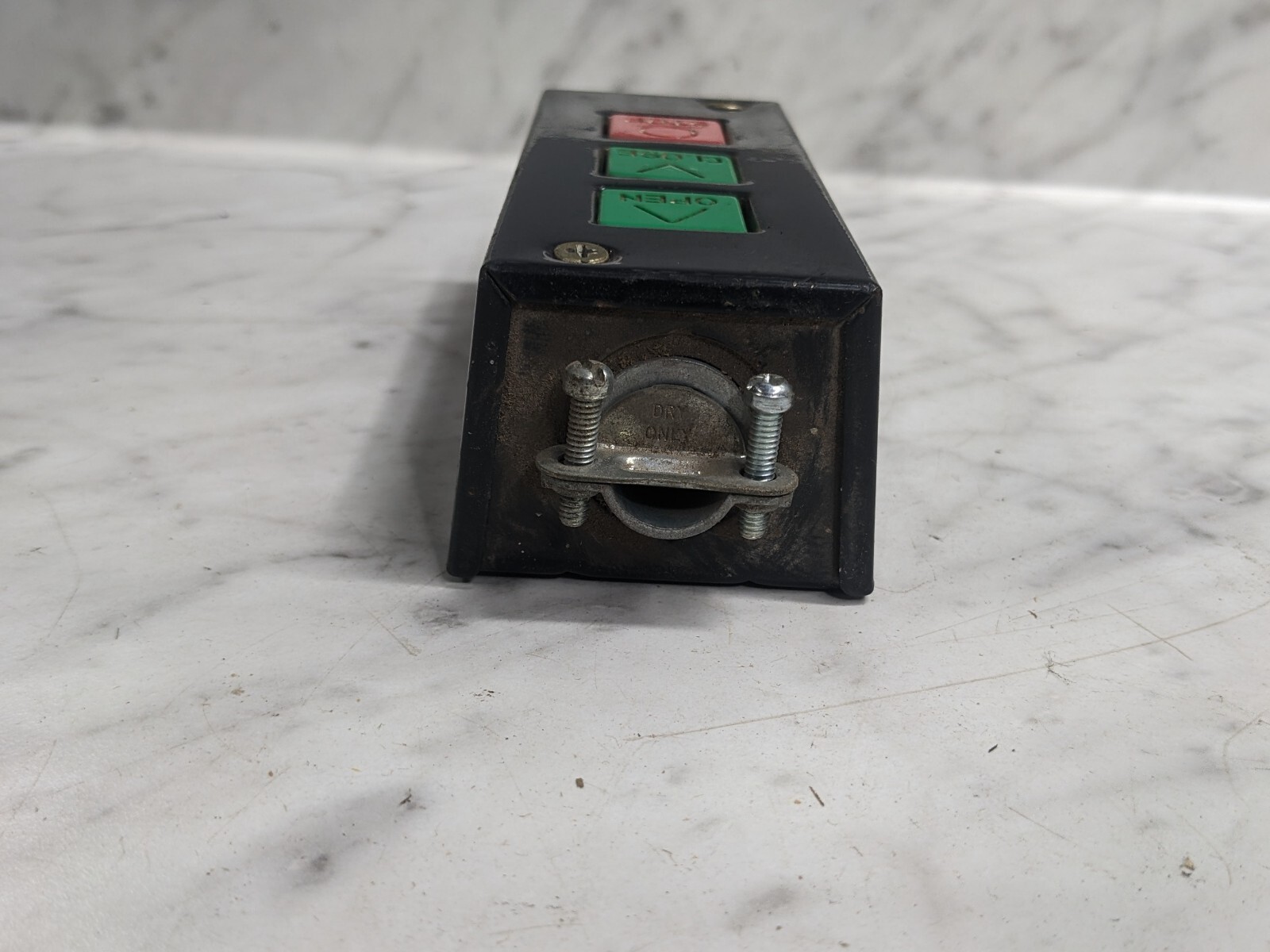 MMTC 5A 240V 3-BUTTON CONTROL STATION PBS-3 Commercial Garage Door Opener