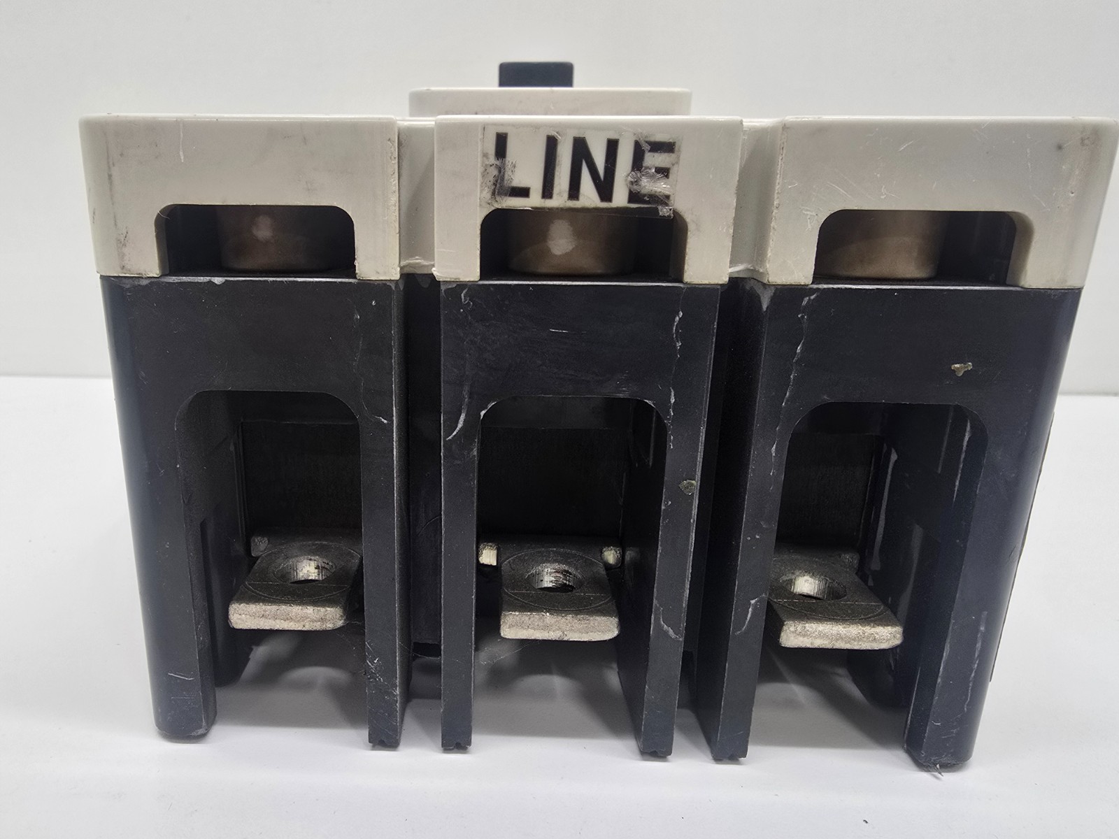 GOOD USED! EATON 3-POLE 400A FRAME CIRCUIT BREAKER W/ 300A KT3300T KD3400F