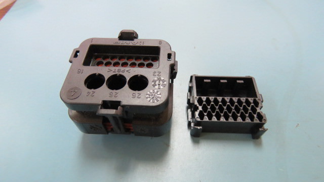 AMP/ TYCO/ TE CONNECTIVITY 109207-4 Qty of 3 per Lot PLUG ASSY, 23+3 POS HYBRID