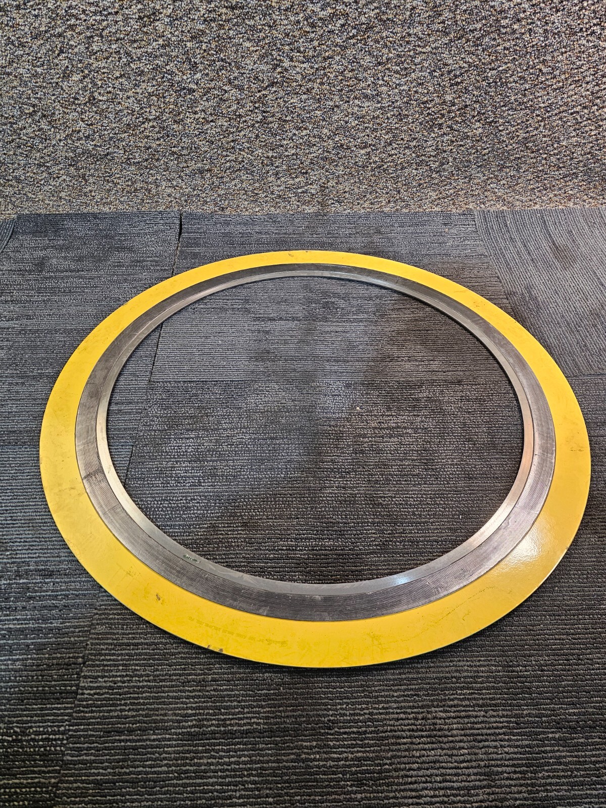 Flexitallic Spiral Wound Gasket 24″ 300 ASME B16.20 316L/316L/SEL FG 30″ Yellow