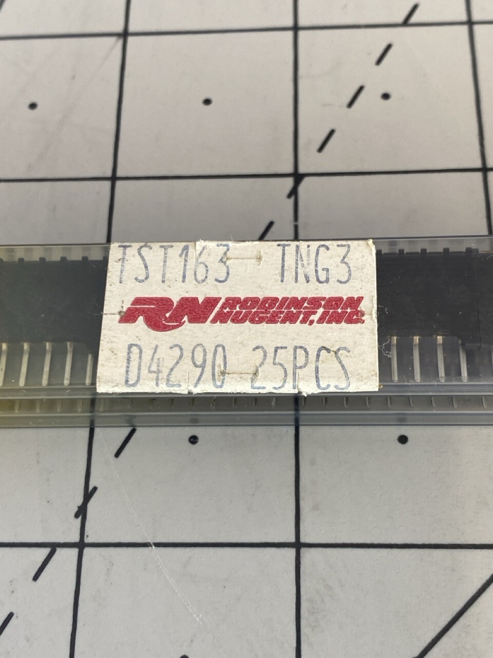 Robinson Nugent Inc DIL Burn-In Socket 16 Pin 300mL PN: TST163-TNG3