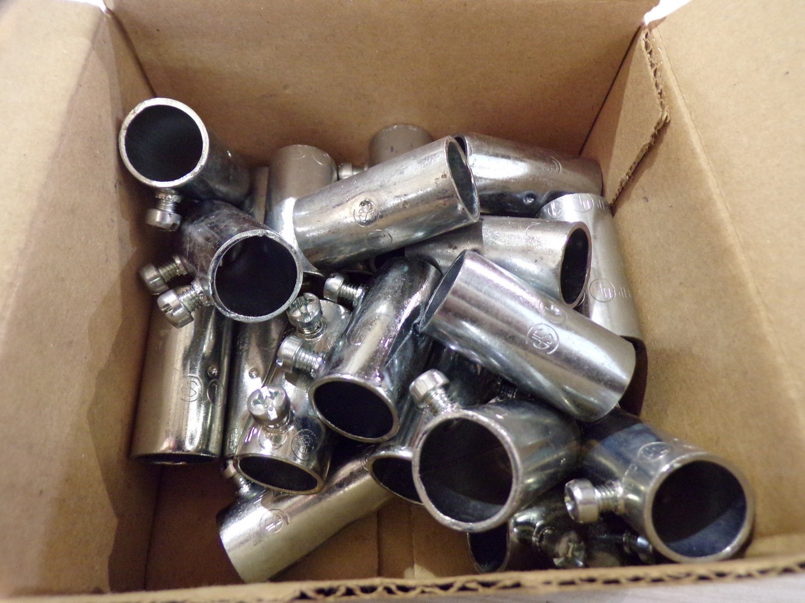 NEW EGS 5050S 1/2″ EMT Coupling, Box of 25 *FREE SHIPPING*