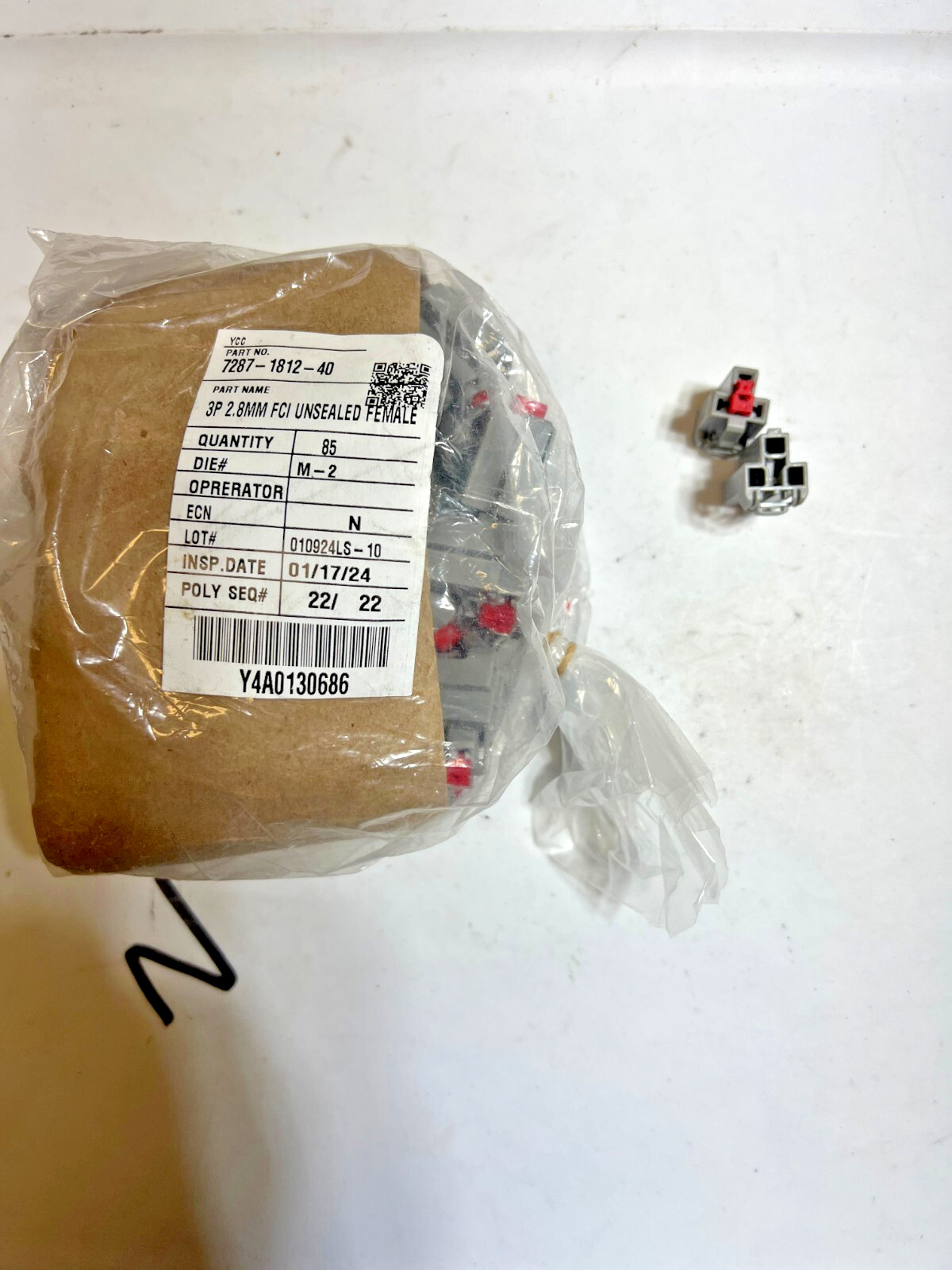 Yazaki 7287-1812-40 CONNECTOR 3P 2.8 MM FCI UNSEALED FEMALE PLUG BAG OF 85PC