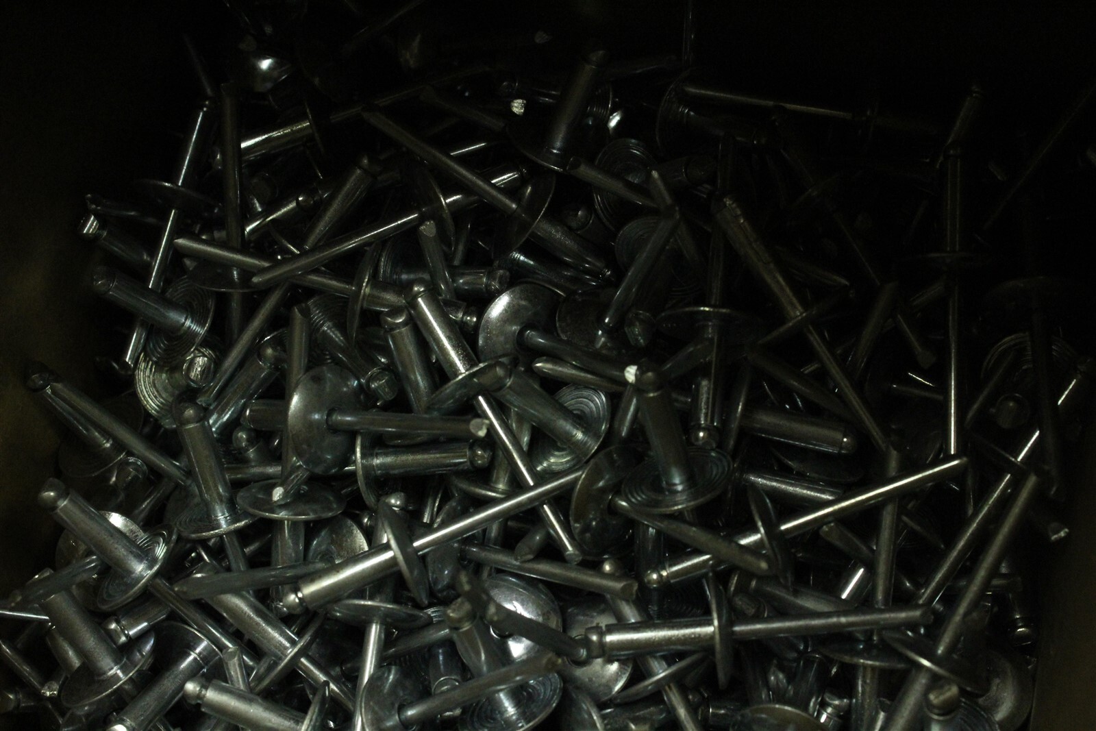 NEW 3/16″ x 5/8′ Rivet lot of 100 *FREE SHIPPING*
